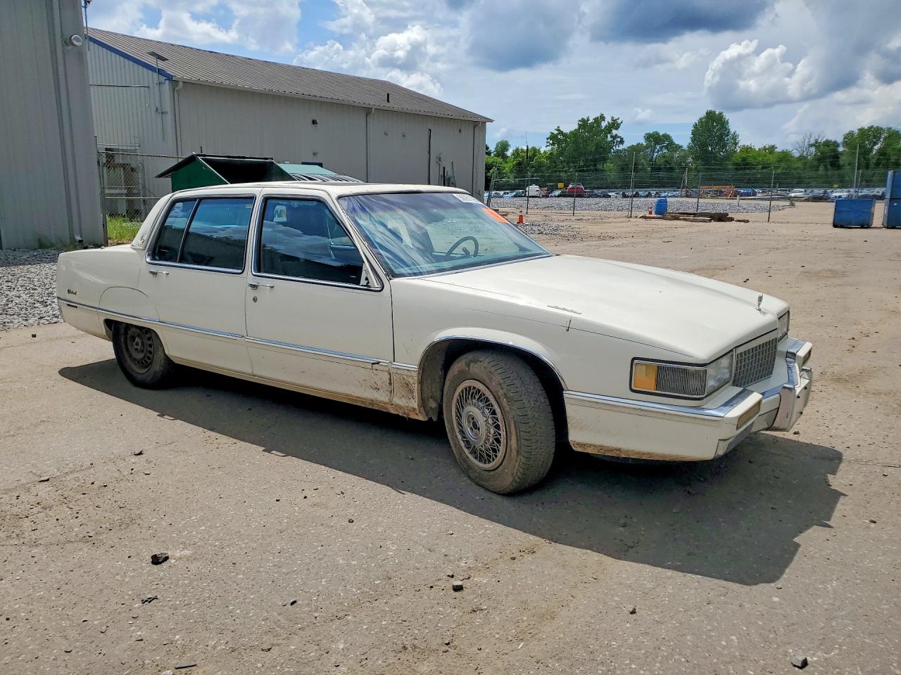 1989 Cadillac Fleetwood White vin: 1G6CB5155K4271195