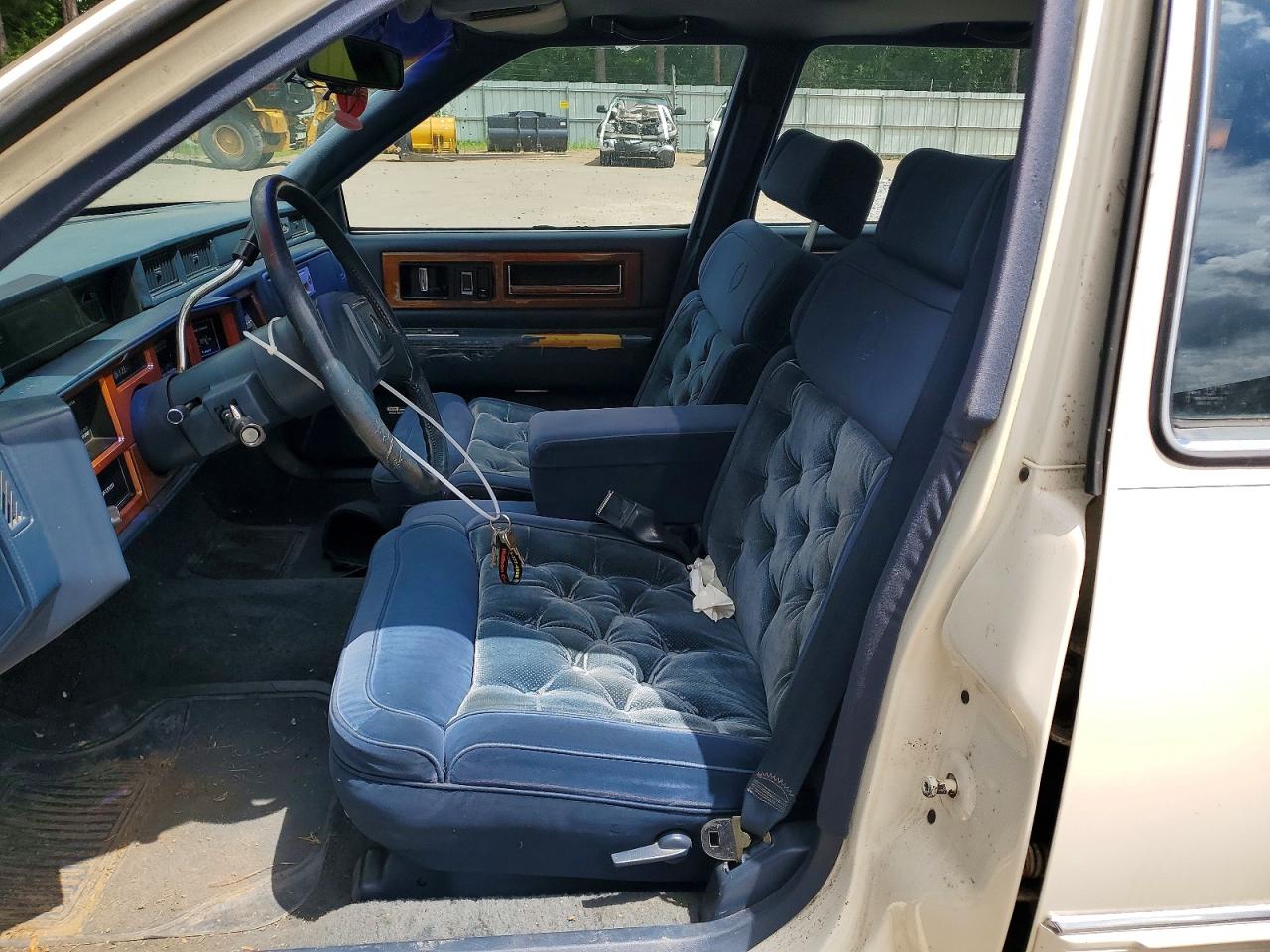 1989 Cadillac Fleetwood White vin: 1G6CB5155K4271195