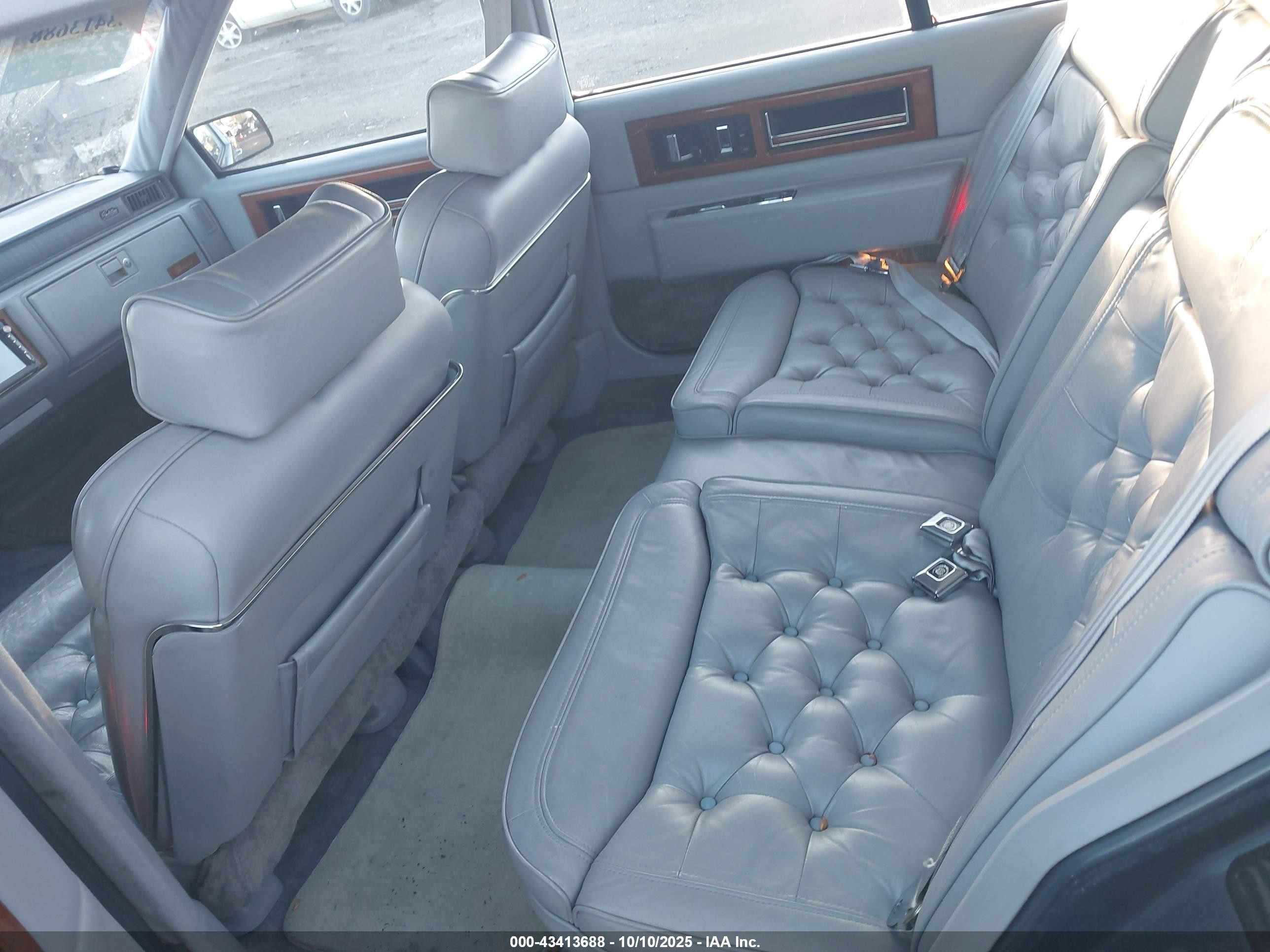 1990 Cadillac Fleetwood   Gray vin: 1G6CB5335L4366689