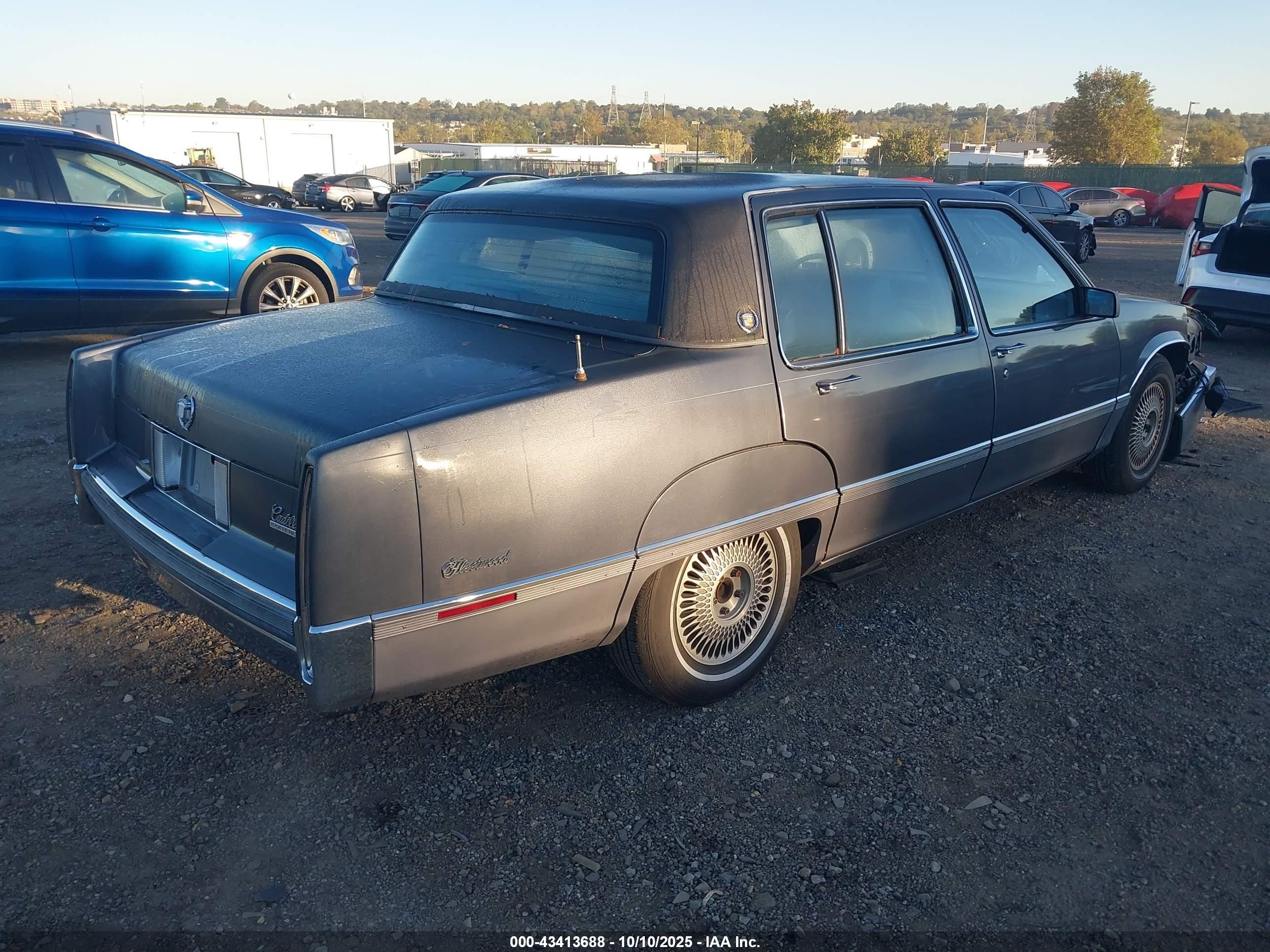 1990 Cadillac Fleetwood   Gray vin: 1G6CB5335L4366689