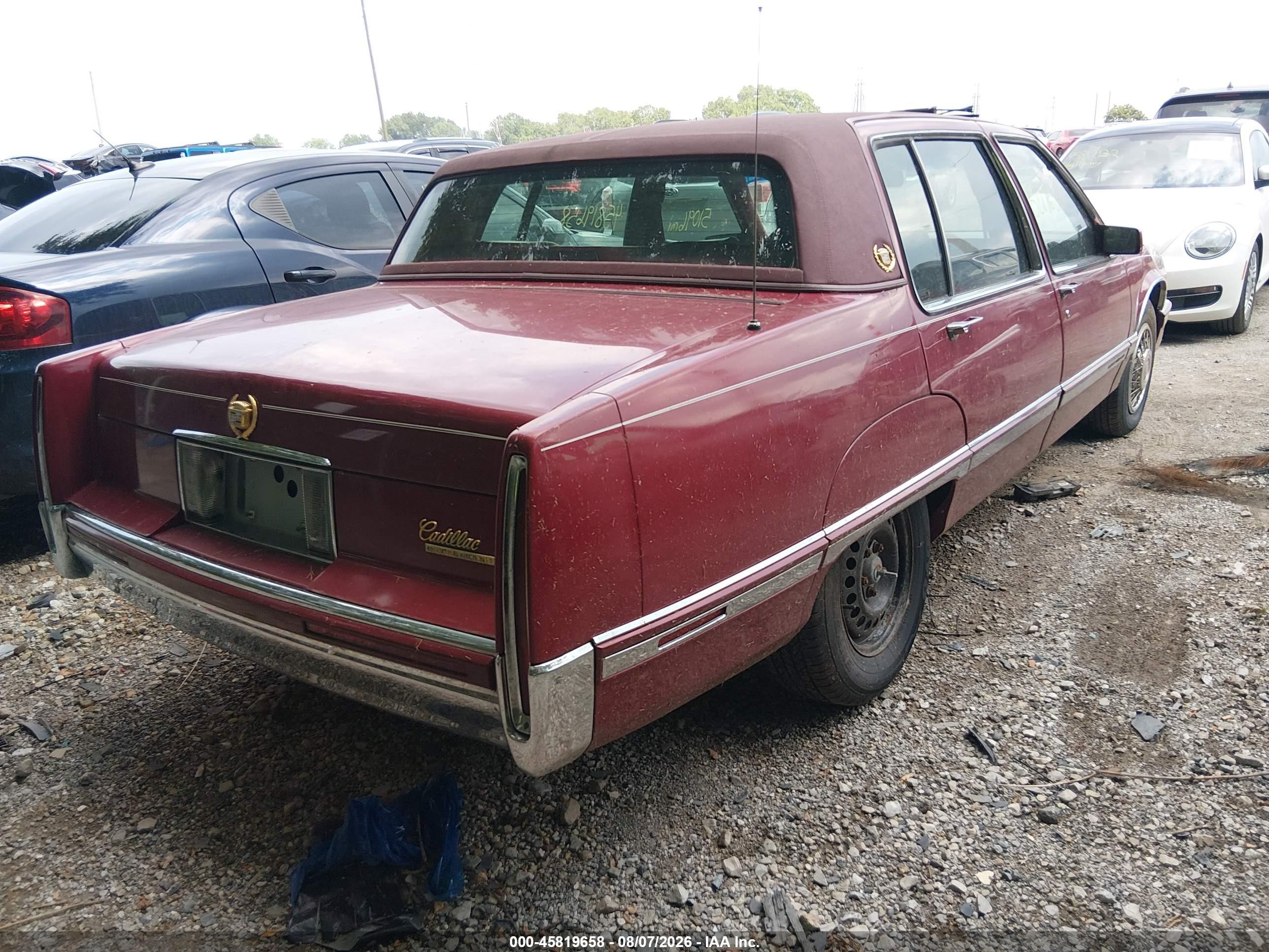 1992 Cadillac Fleetwood Burgundy vin: 1G6CB53B5N4275612