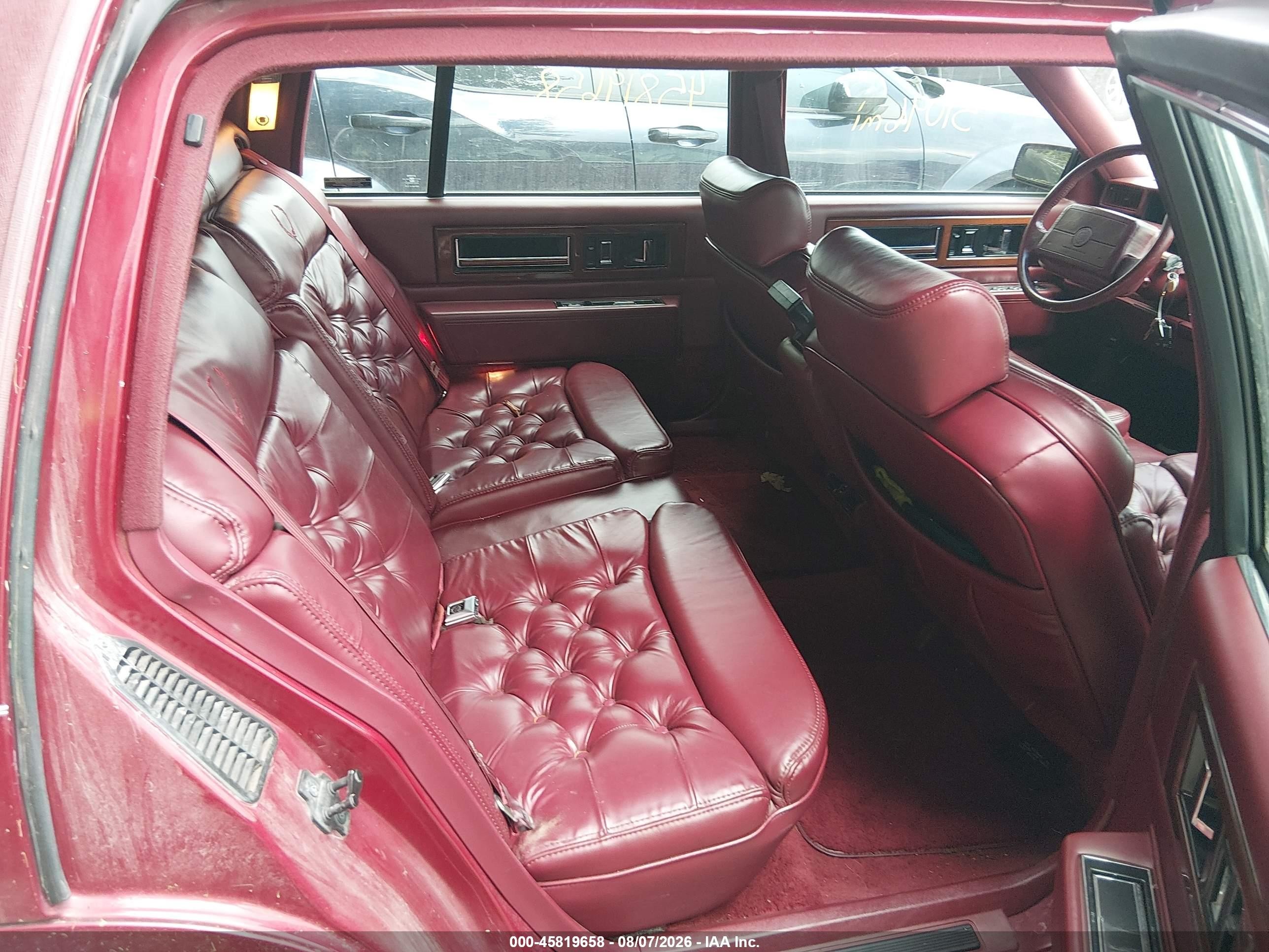 1992 Cadillac Fleetwood Burgundy vin: 1G6CB53B5N4275612