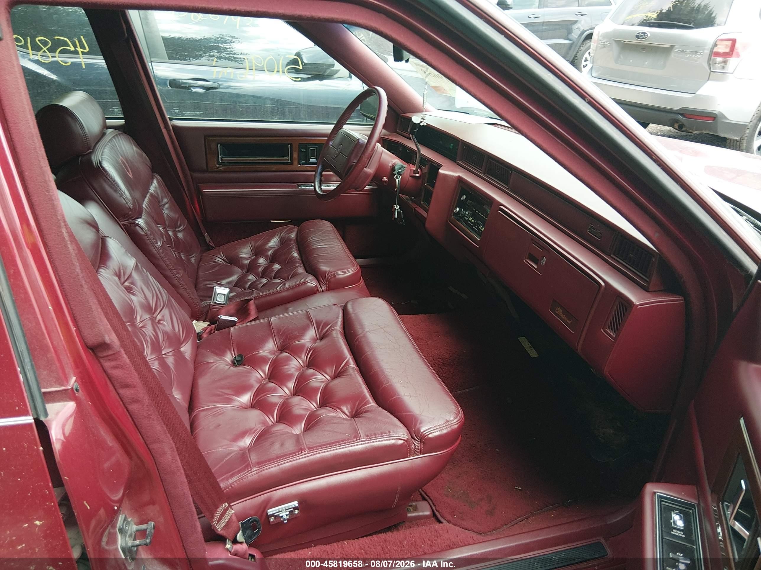 1992 Cadillac Fleetwood Burgundy vin: 1G6CB53B5N4275612