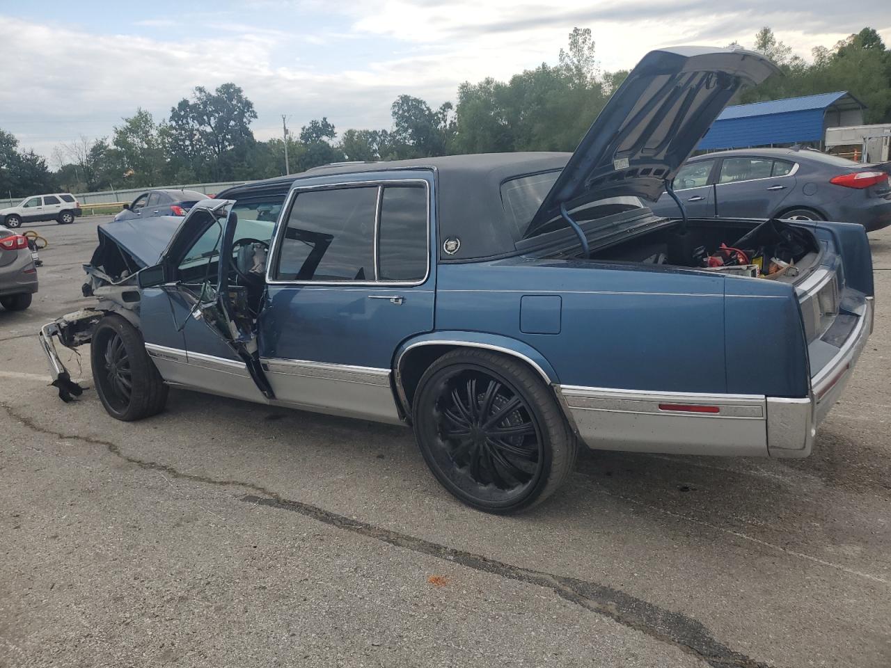 1992 Cadillac Fleetwood Blue vin: 1G6CB53B8N4240045