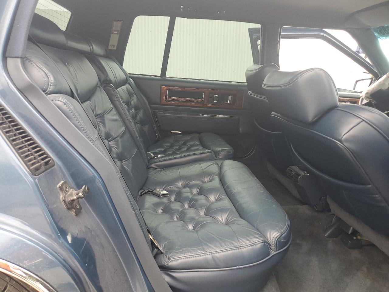 1992 Cadillac Fleetwood Blue vin: 1G6CB53B8N4240045