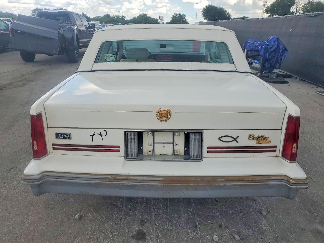 1988 Cadillac Deville White vin: 1G6CD1150J4301933