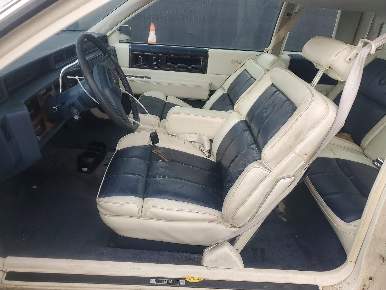 1988 Cadillac Deville White vin: 1G6CD1150J4301933