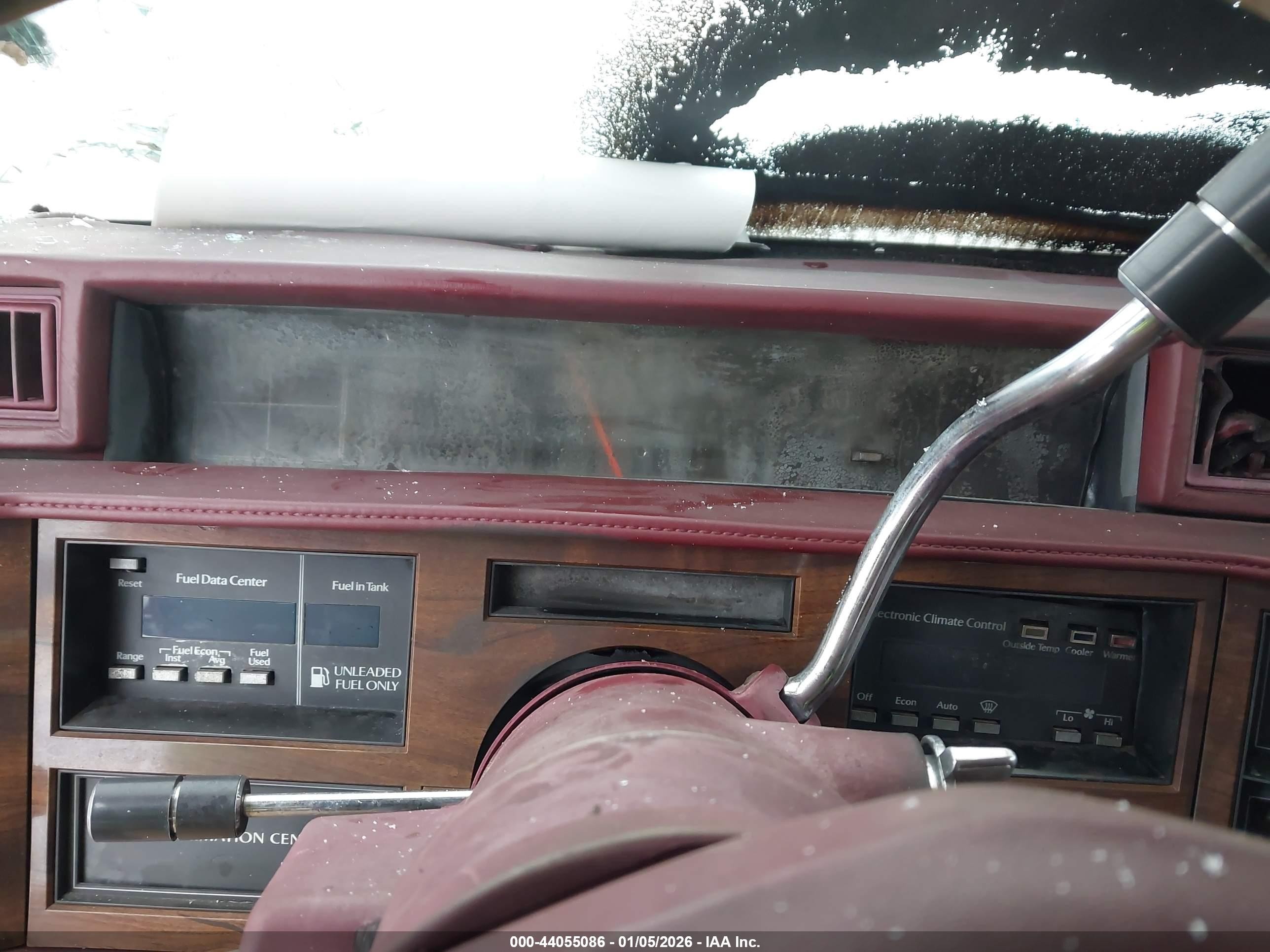 1988 Cadillac Deville   Burgundy vin: 1G6CD1154J4279211