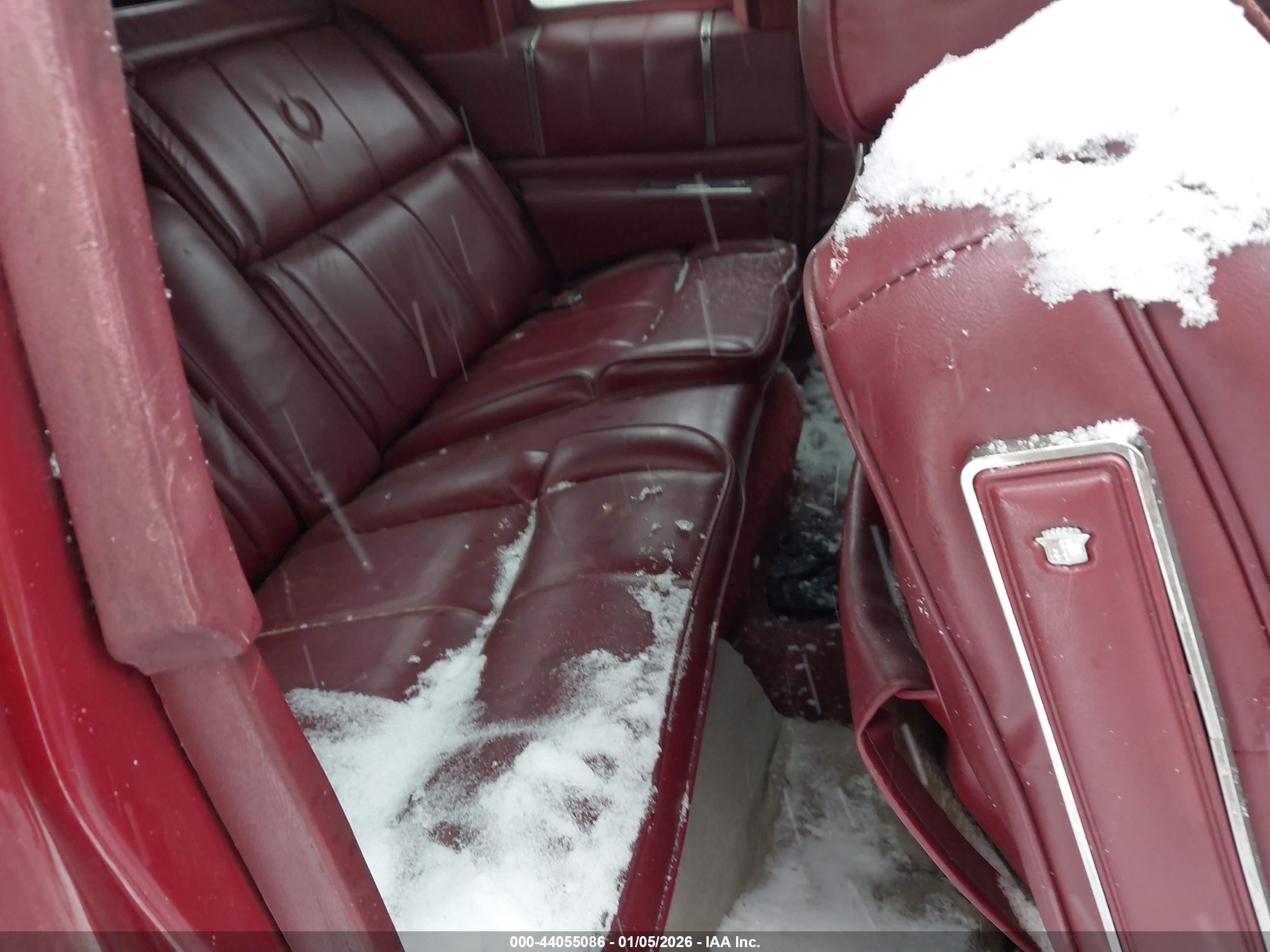 1988 Cadillac Deville   Burgundy vin: 1G6CD1154J4279211