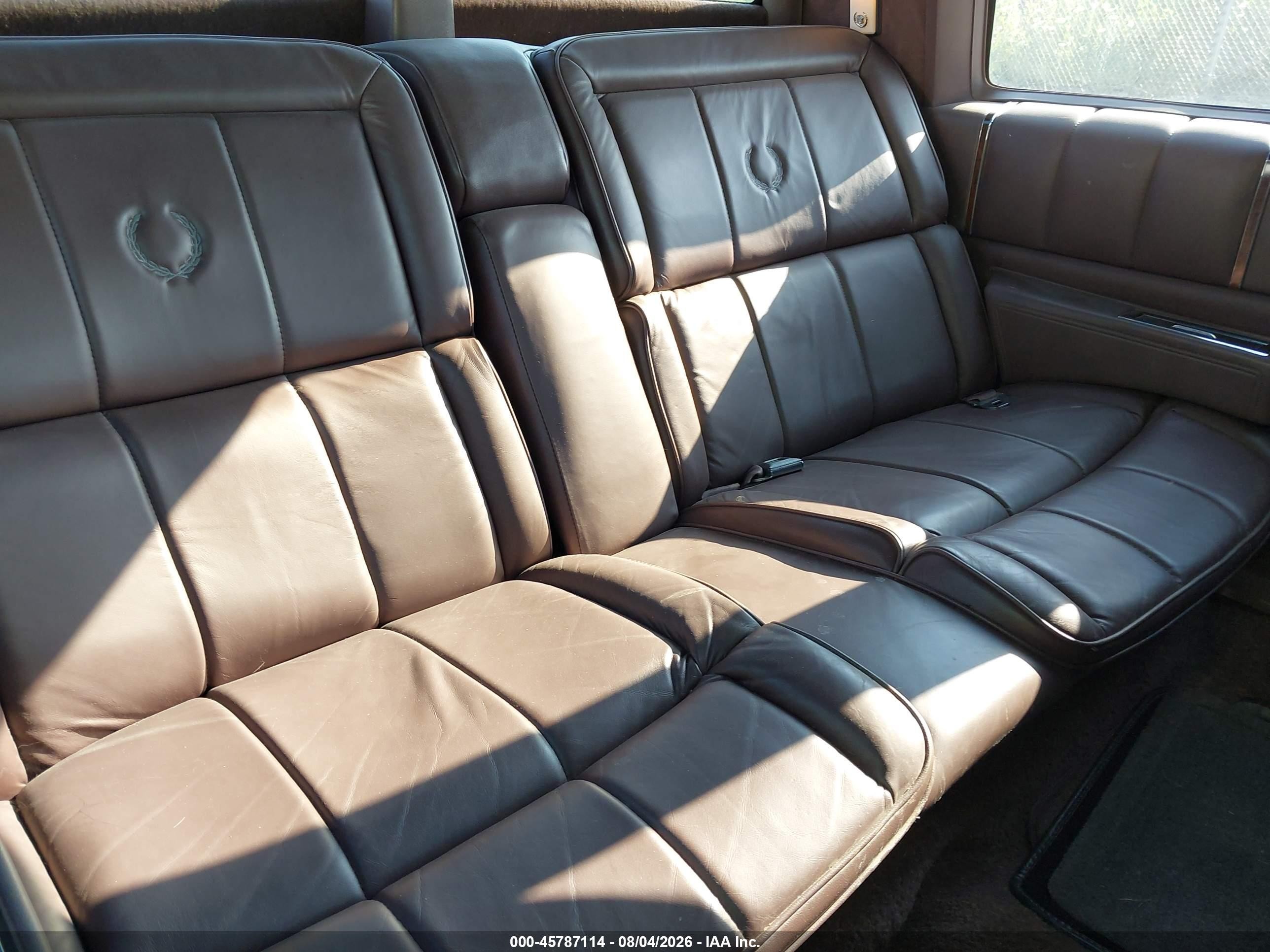 1988 Cadillac Deville   Burgundy vin: 1G6CD115XJ4339153