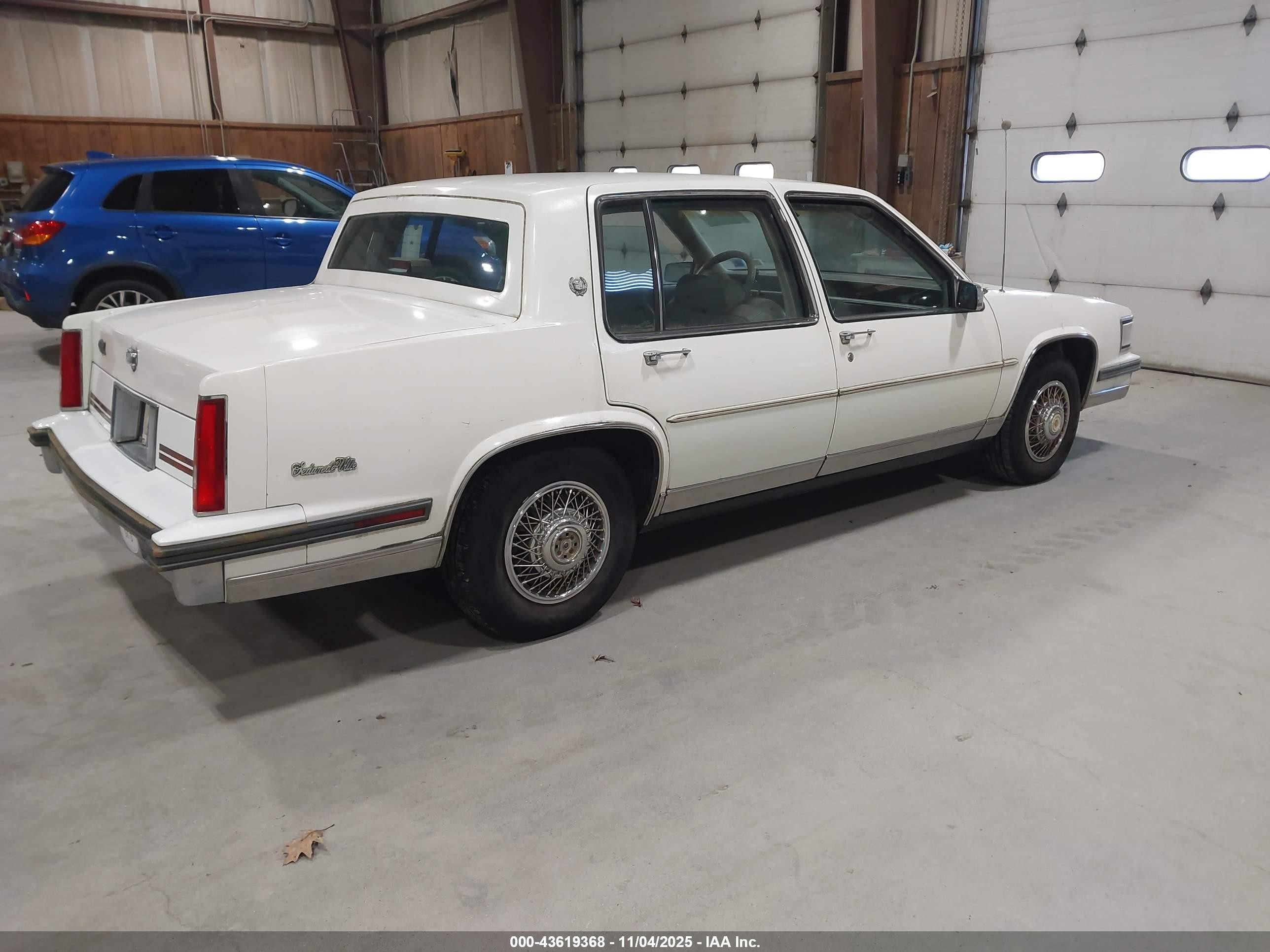 1988 Cadillac Deville   Белый vin: 1G6CD5152J4320443