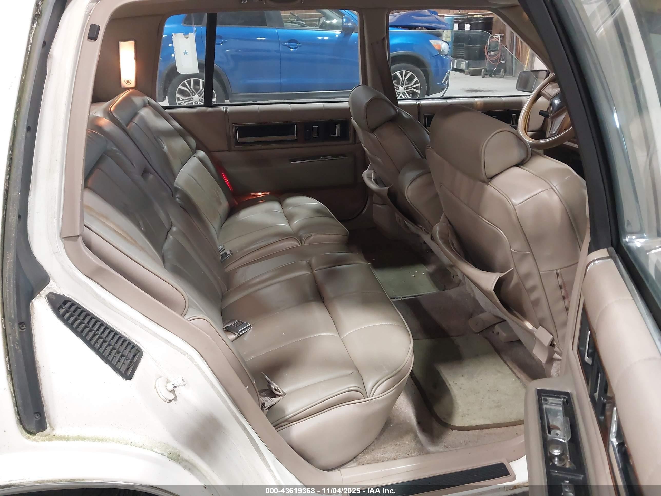 1988 Cadillac Deville   Белый vin: 1G6CD5152J4320443