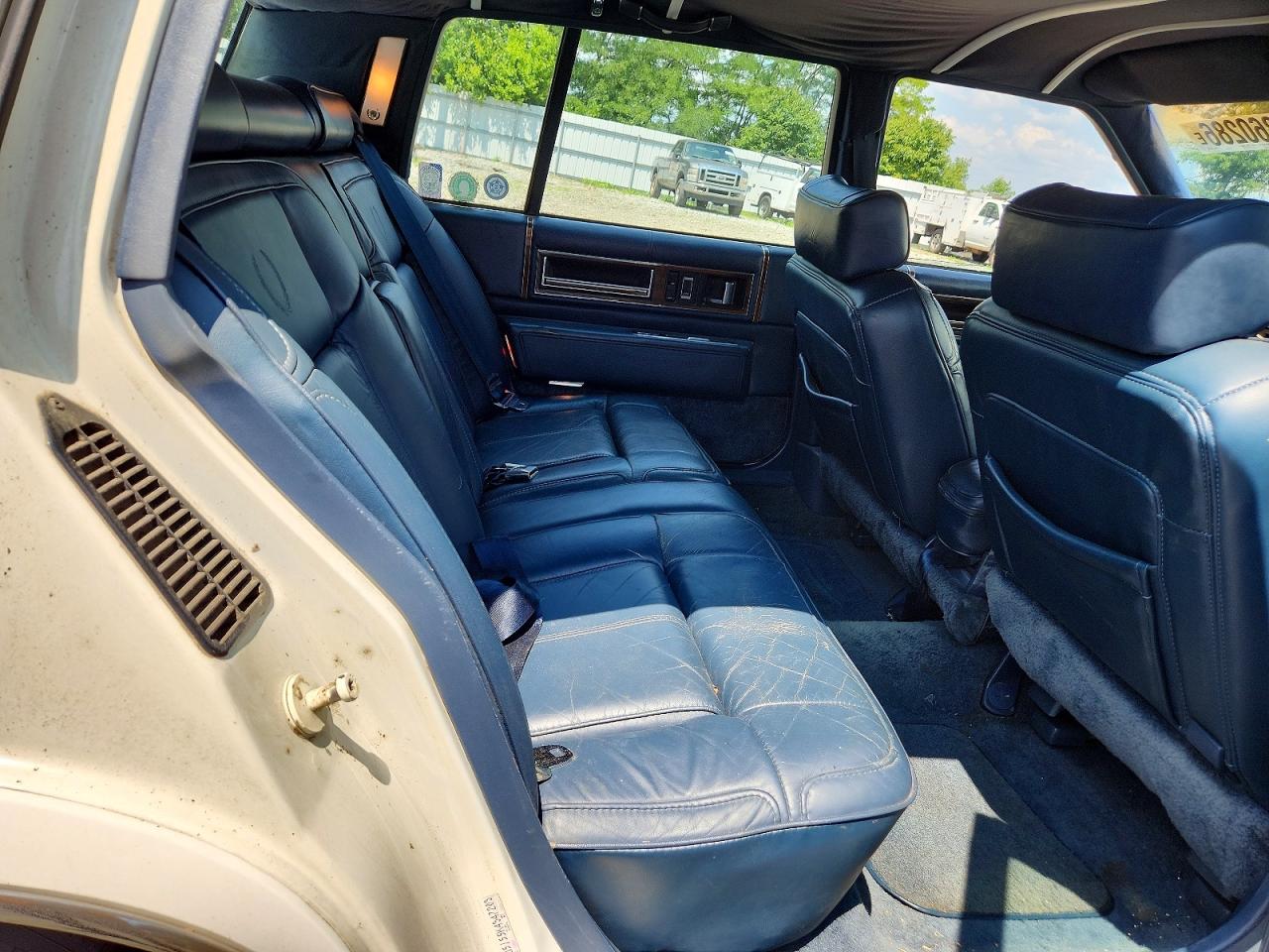 1989 Cadillac De Ville White vin: 1G6CD5155K4347203