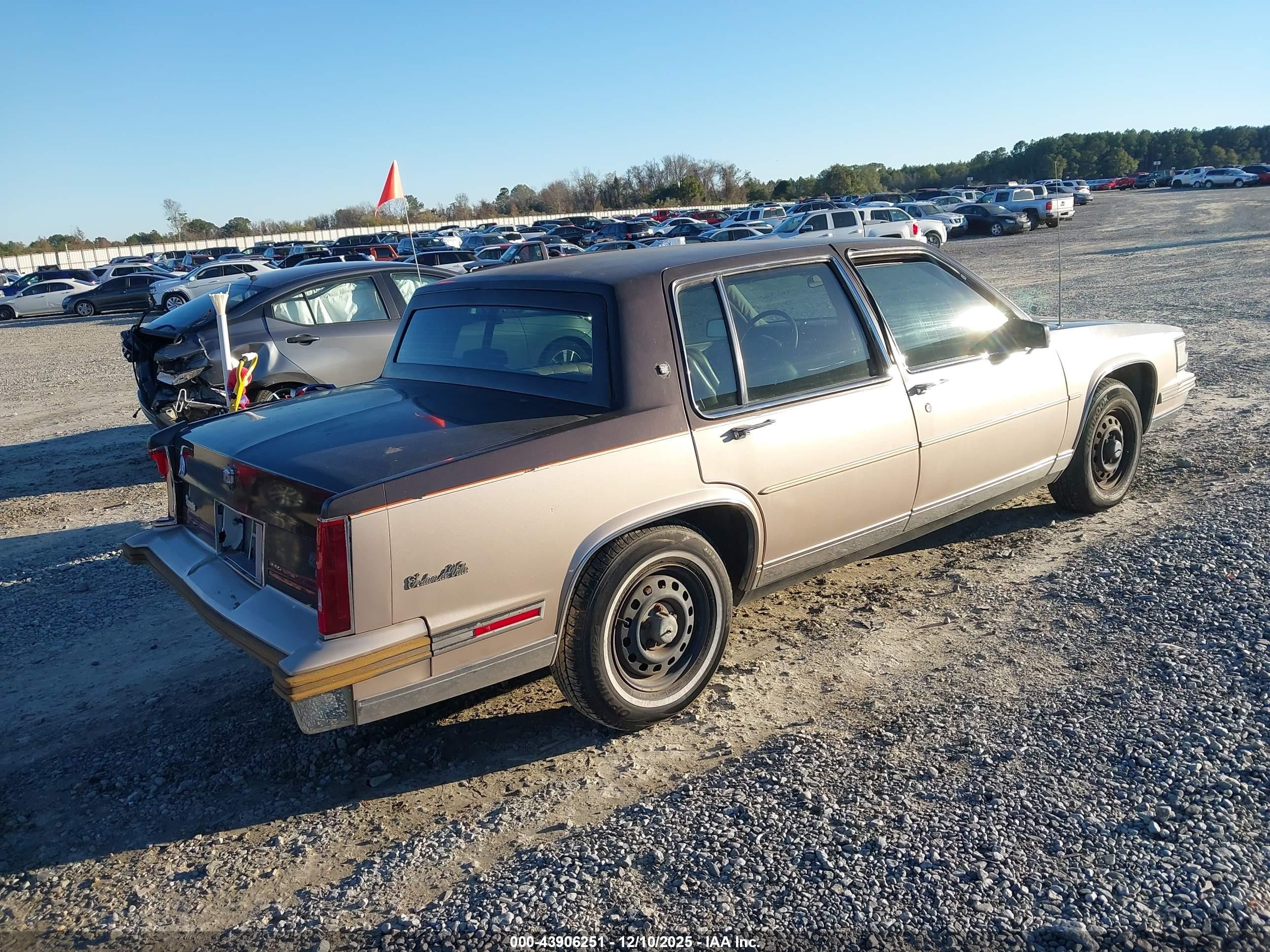 1988 Cadillac Deville   Tan vin: 1G6CD5156J4241664