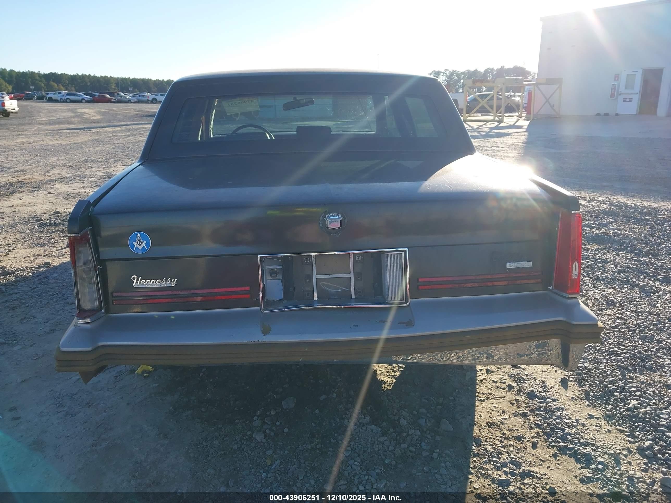 1988 Cadillac Deville   Tan vin: 1G6CD5156J4241664