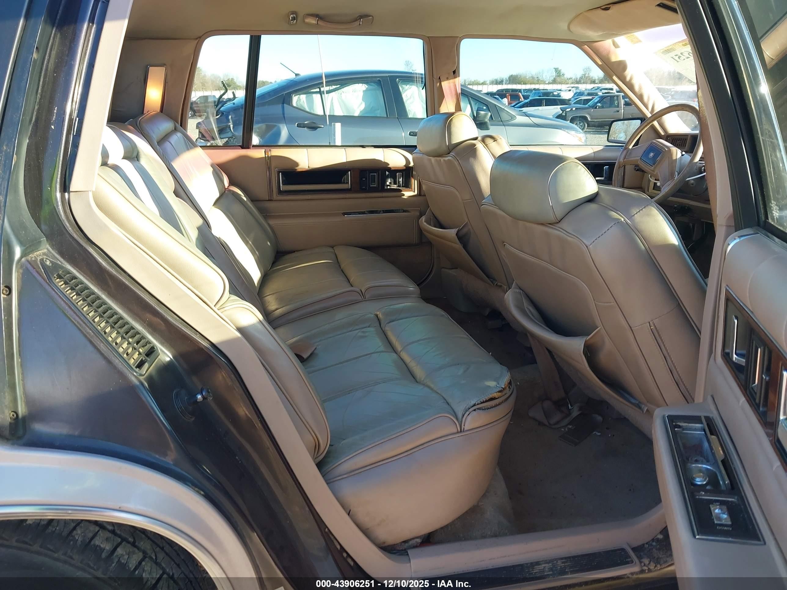 1988 Cadillac Deville   Tan vin: 1G6CD5156J4241664