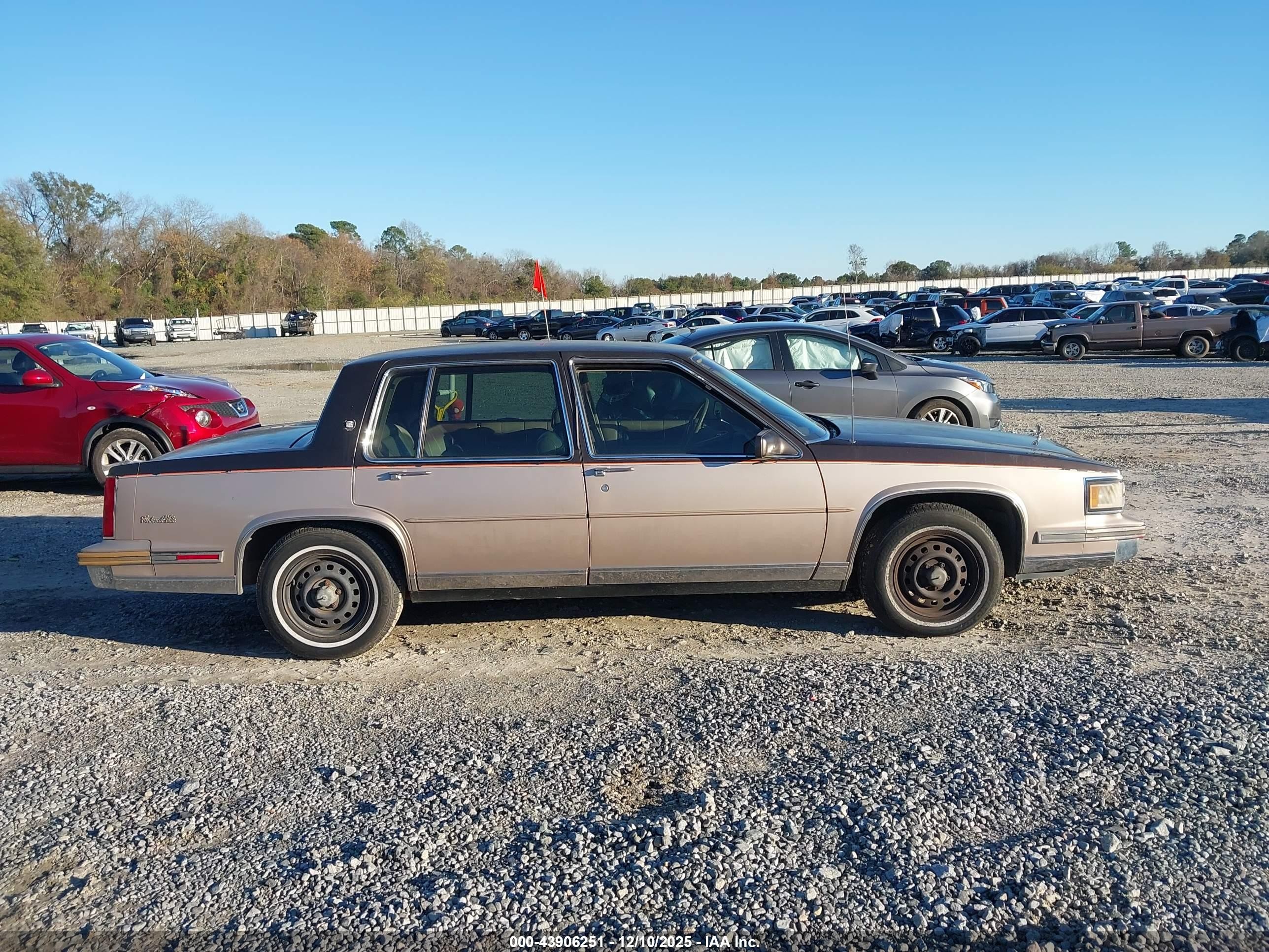 1988 Cadillac Deville   Tan vin: 1G6CD5156J4241664