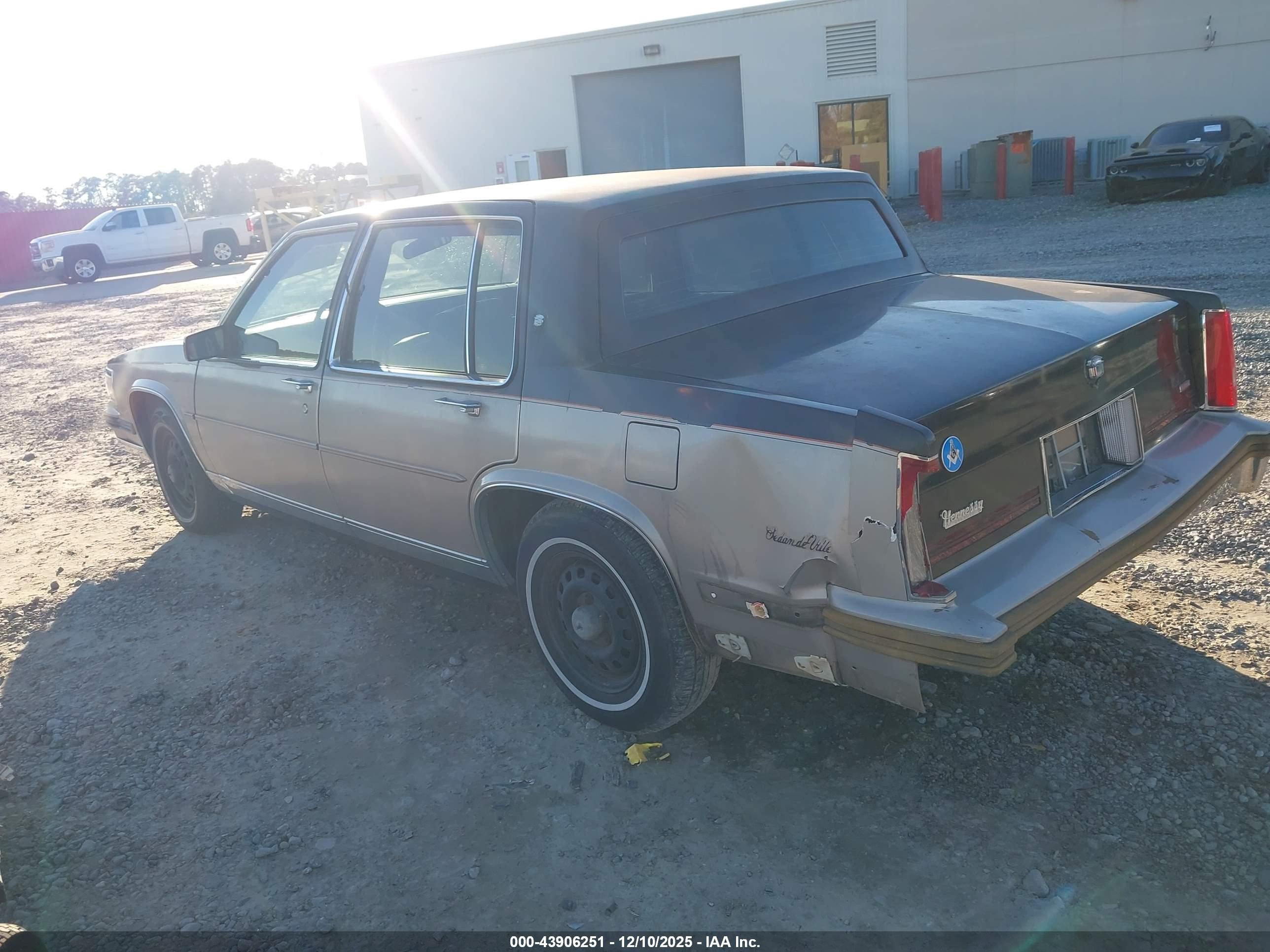 1988 Cadillac Deville   Tan vin: 1G6CD5156J4241664