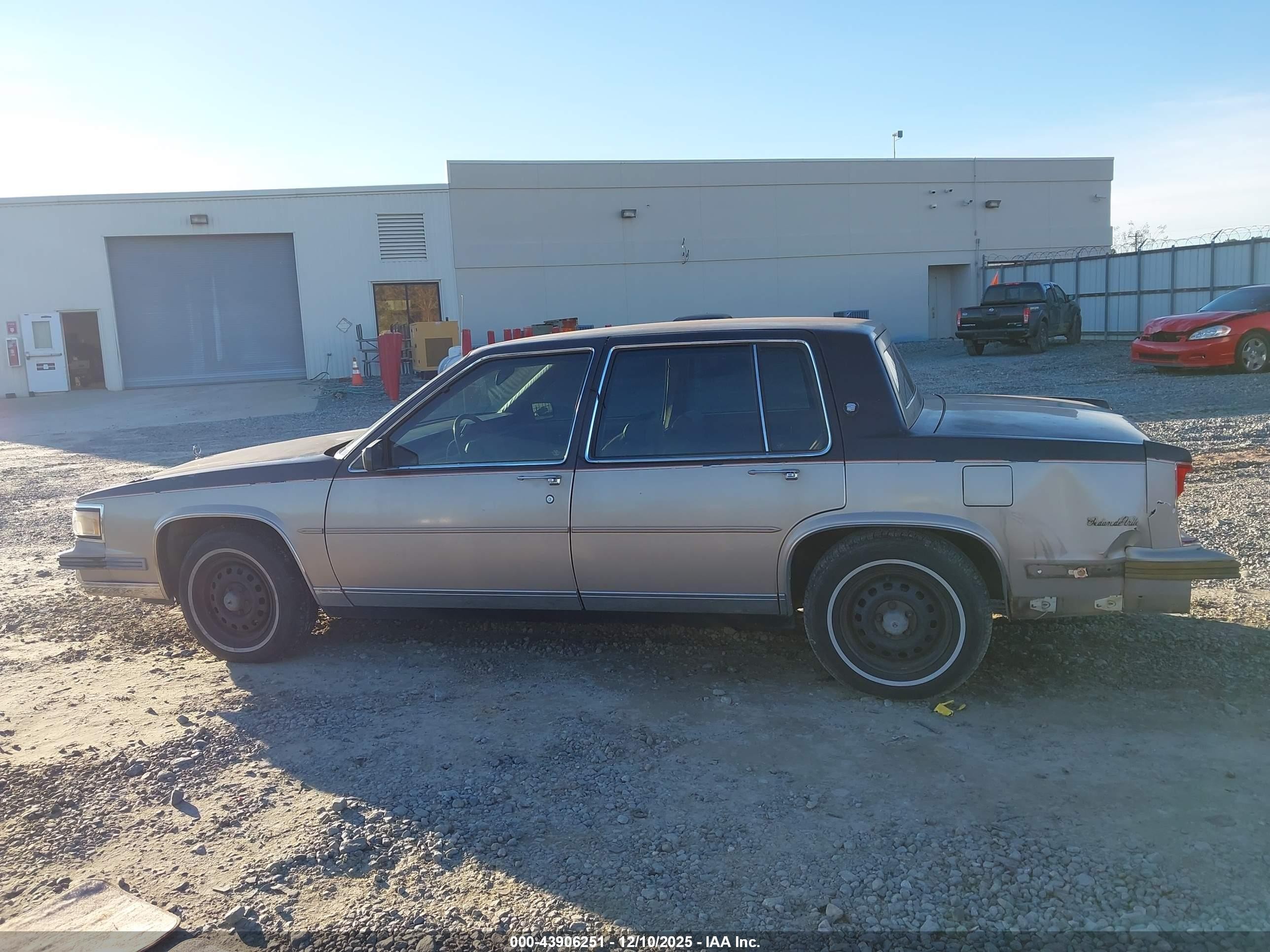 1988 Cadillac Deville   Tan vin: 1G6CD5156J4241664