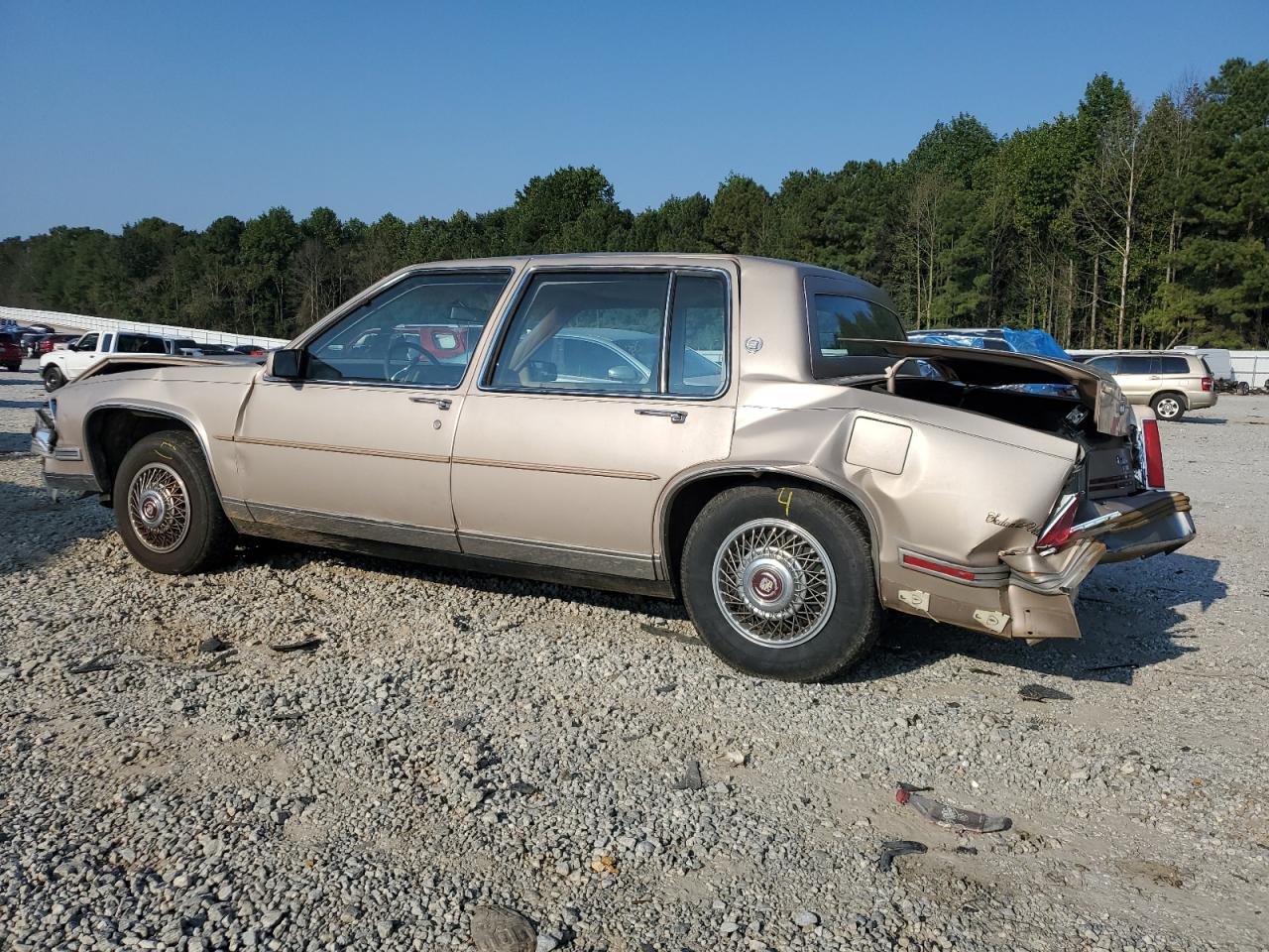 1988 Cadillac Deville Beige vin: 1G6CD5158J4337280