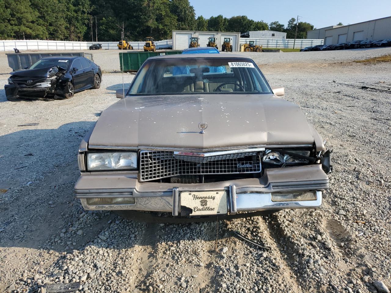 1988 Cadillac Deville Beige vin: 1G6CD5158J4337280