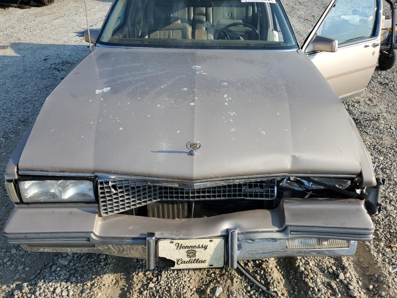 1988 Cadillac Deville Beige vin: 1G6CD5158J4337280