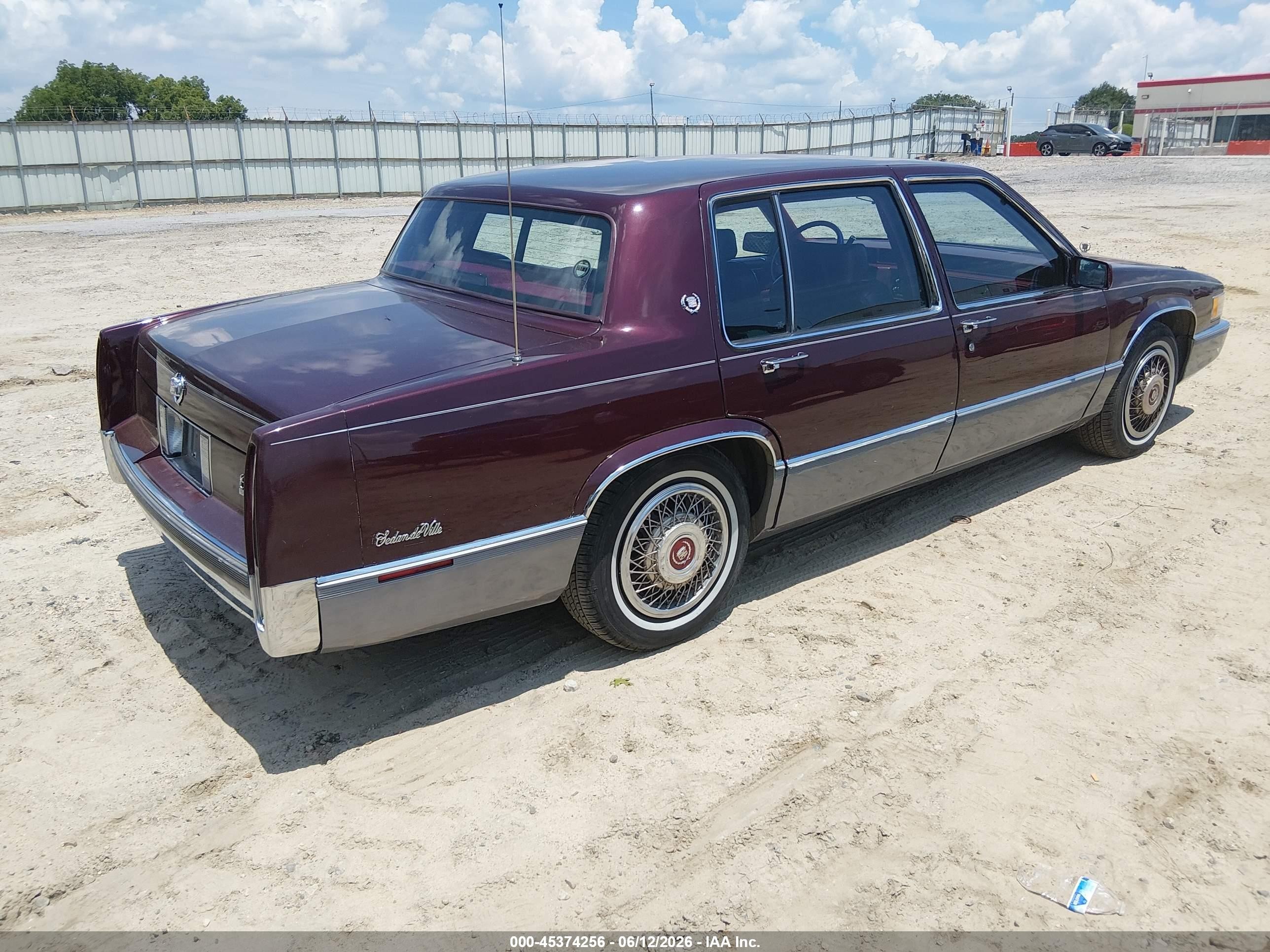 1990 Cadillac Deville   Бордовый vin: 1G6CD5330L4312775