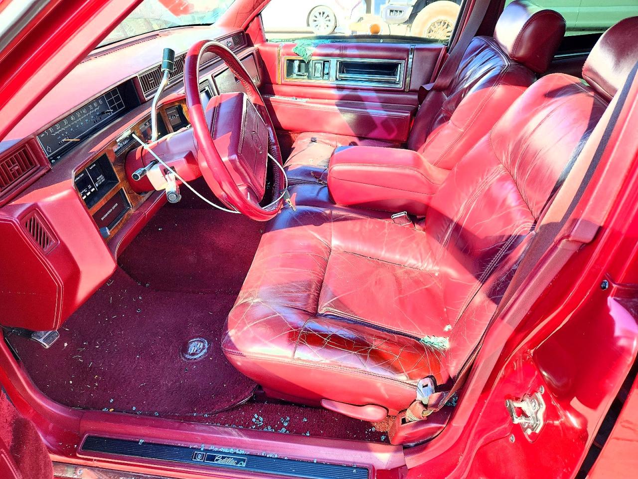 1992 Cadillac Deville Red vin: 1G6CD53B0N4302080