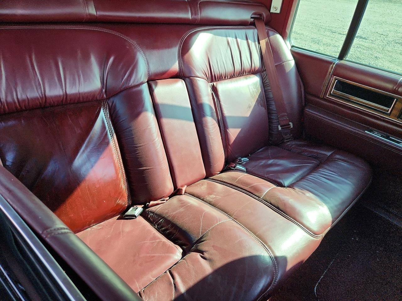 1992 Cadillac Deville Red vin: 1G6CD53B0N4302080