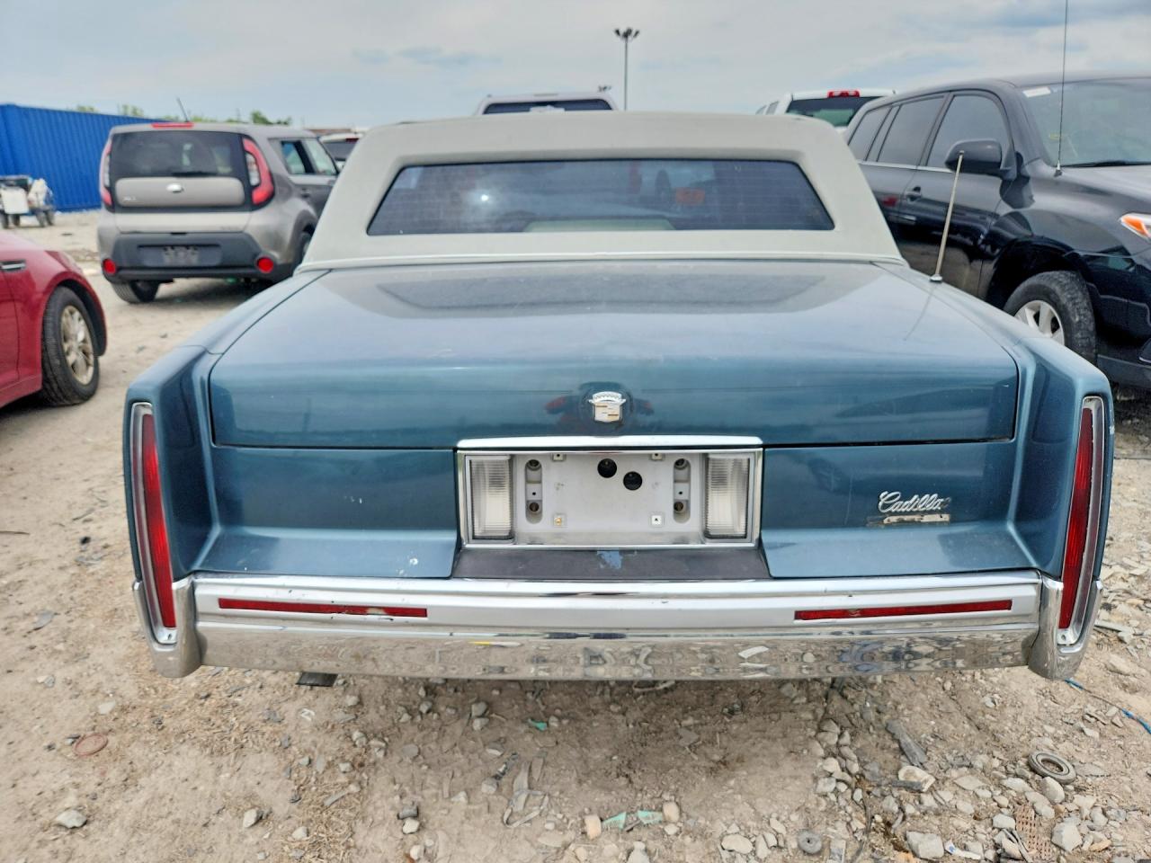 1992 Cadillac Deville Blue vin: 1G6CD53B8N4271435