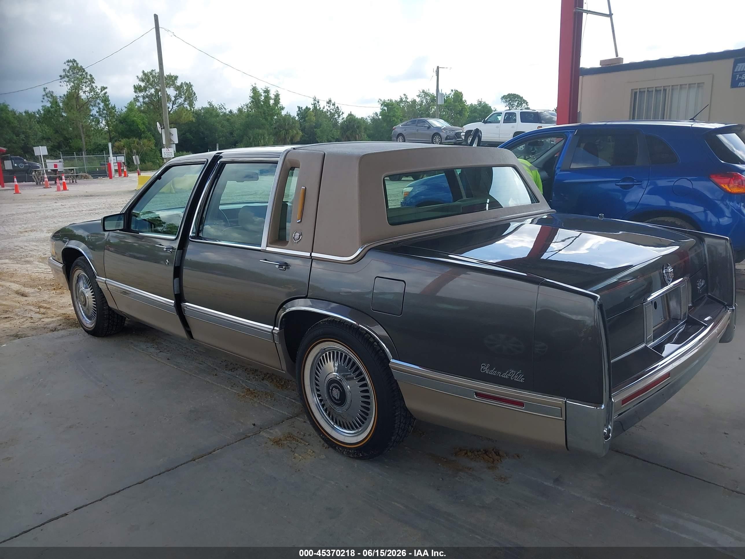 1993 Cadillac Deville   Gold vin: 1G6CD53B8P4276816