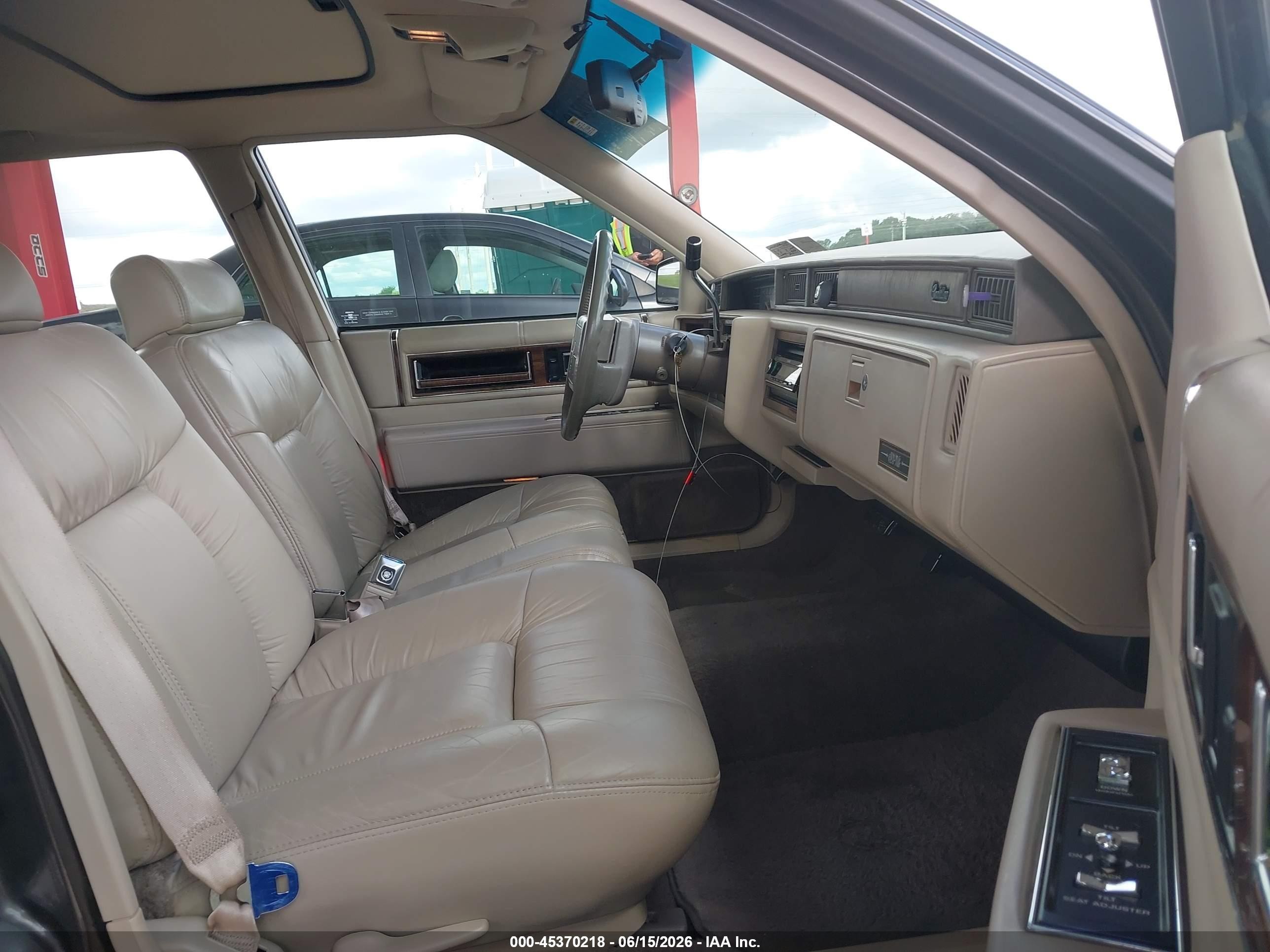 1993 Cadillac Deville   Gold vin: 1G6CD53B8P4276816