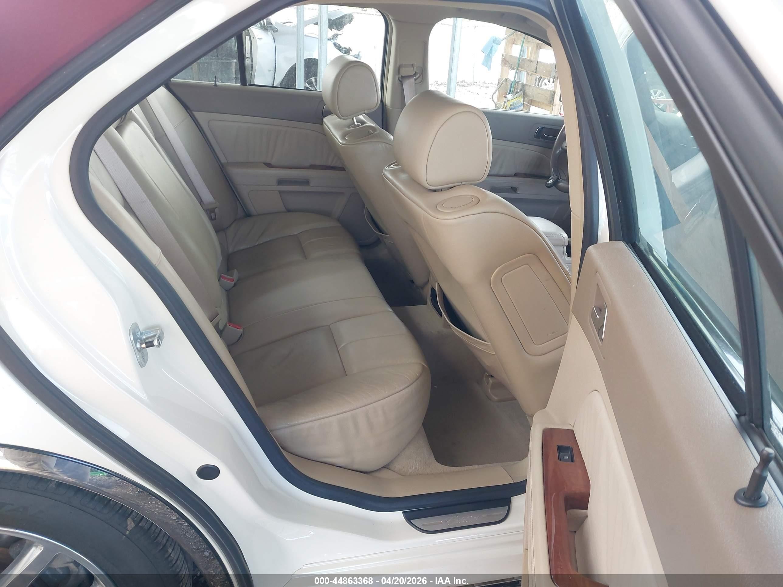 2005 Cadillac Sts V8 Cream vin: 1G6DC67A450196321