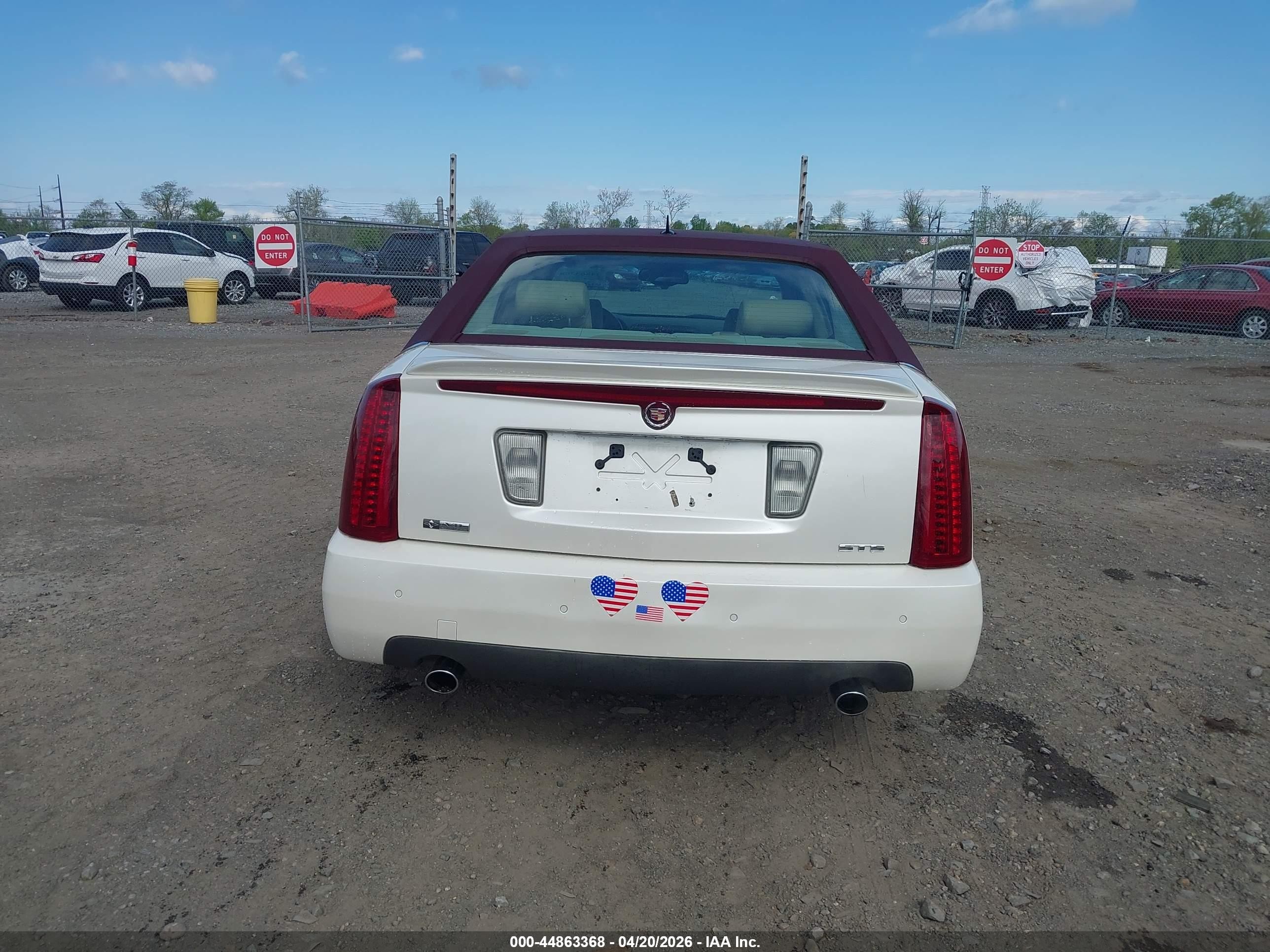 2005 Cadillac Sts V8 Cream vin: 1G6DC67A450196321
