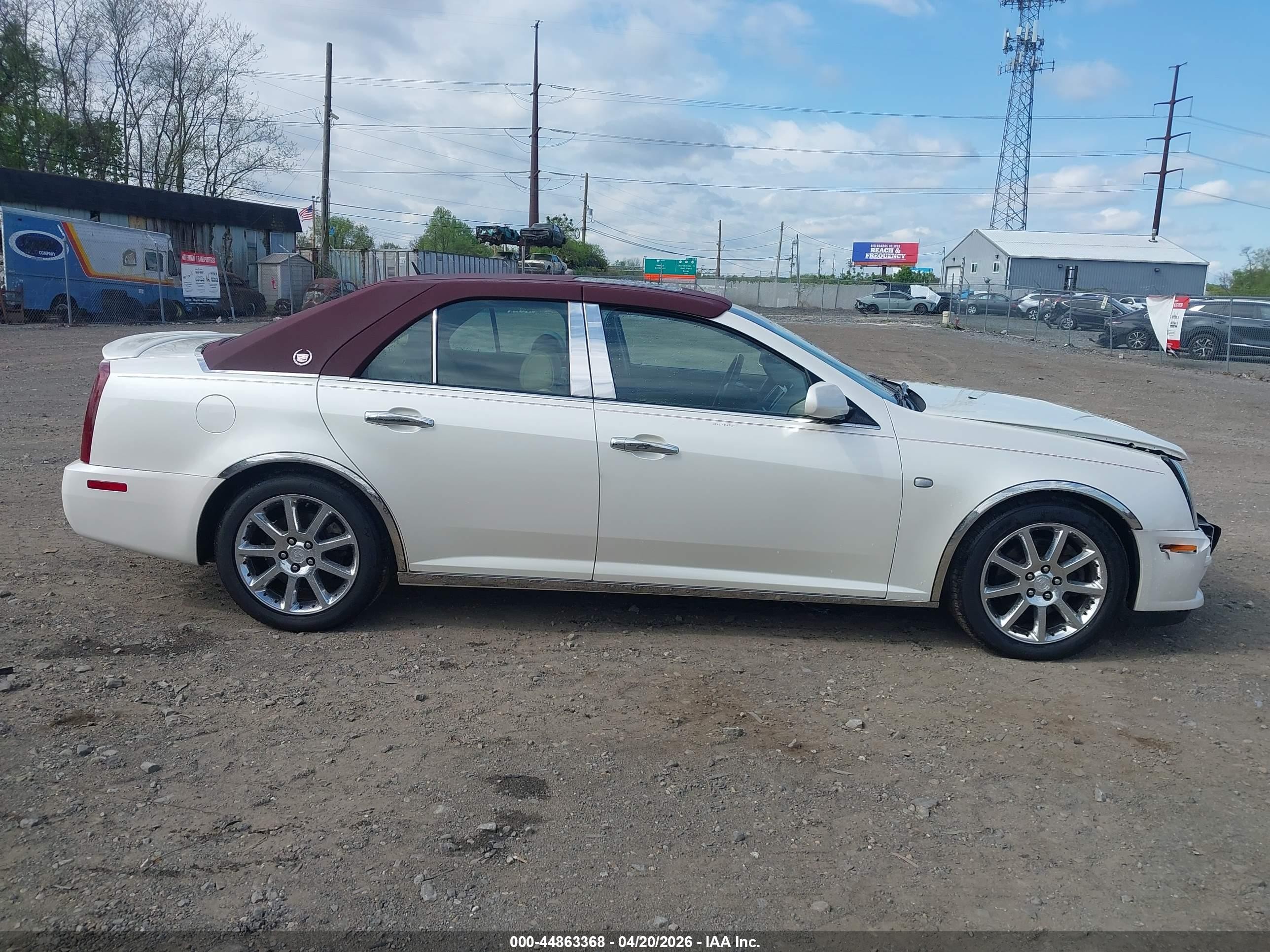 2005 Cadillac Sts V8 Cream vin: 1G6DC67A450196321