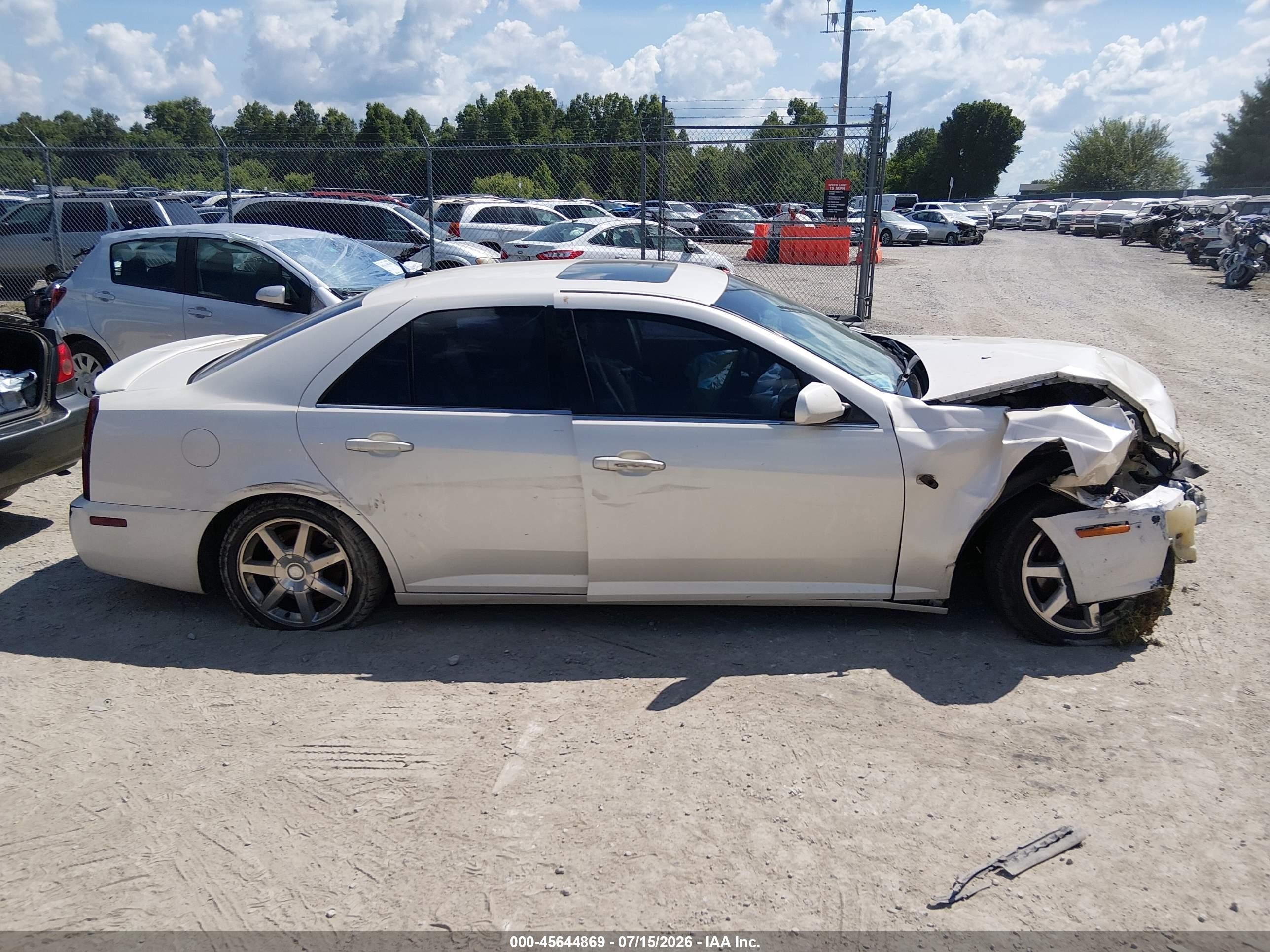 2005 Cadillac Sts V8 White vin: 1G6DC67A850155867