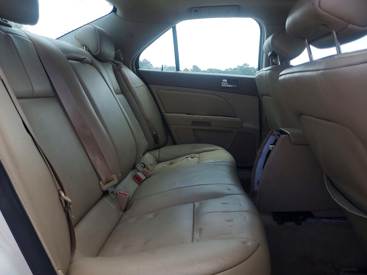 2007 Cadillac Sts Cream vin: 1G6DC67A870185289
