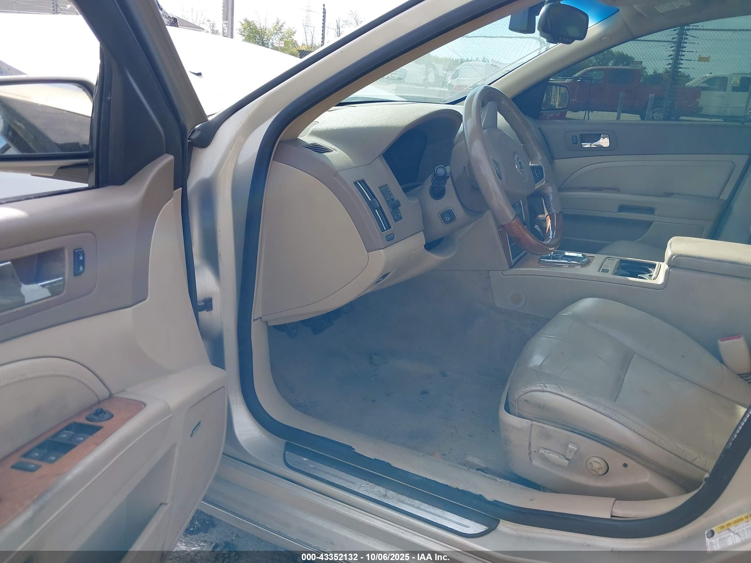2008 Cadillac Sts V6 Gold vin: 1G6DD67V580148296