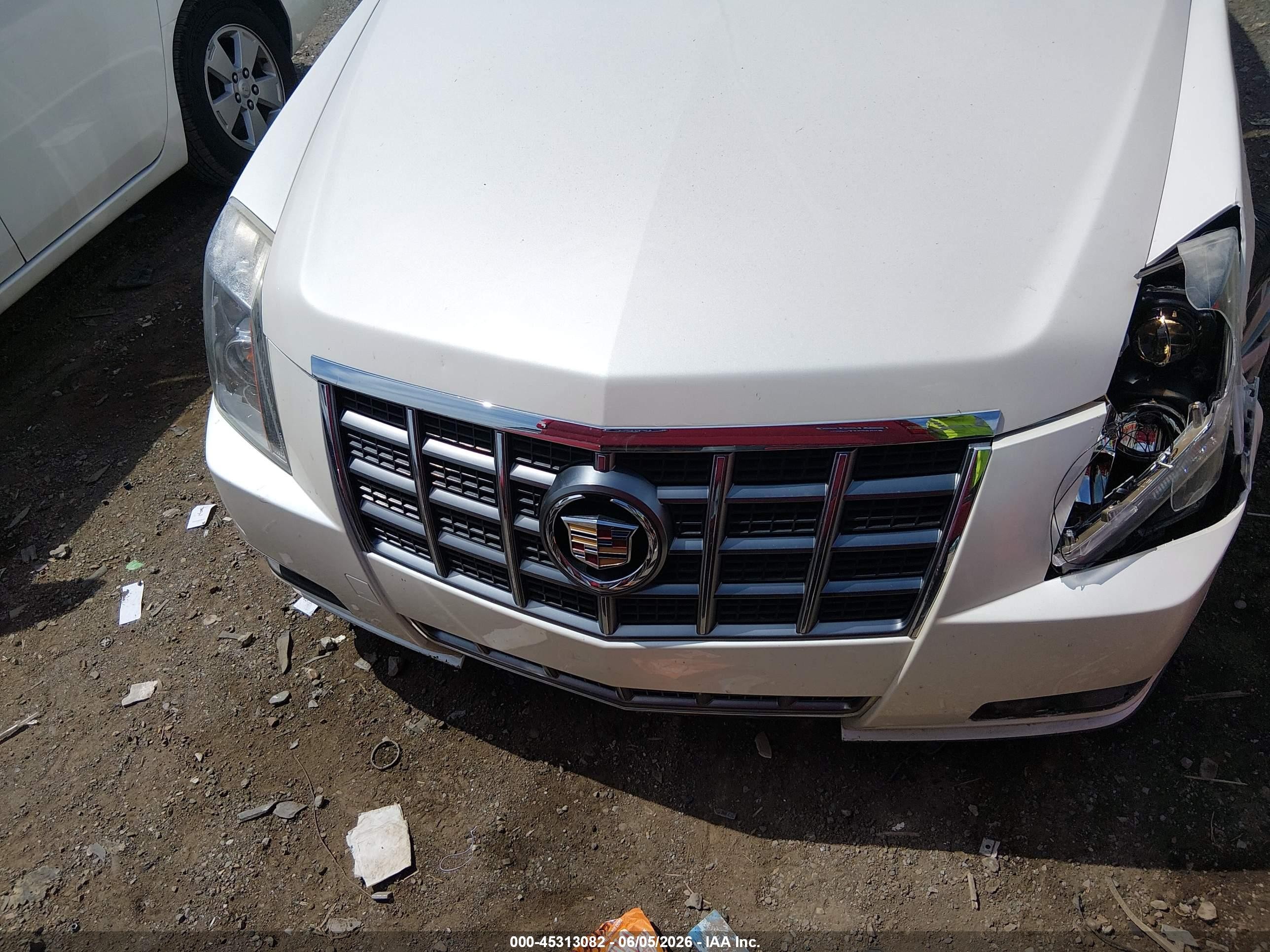 2012 Cadillac Cts Luxury White vin: 1G6DE5E56C0100714