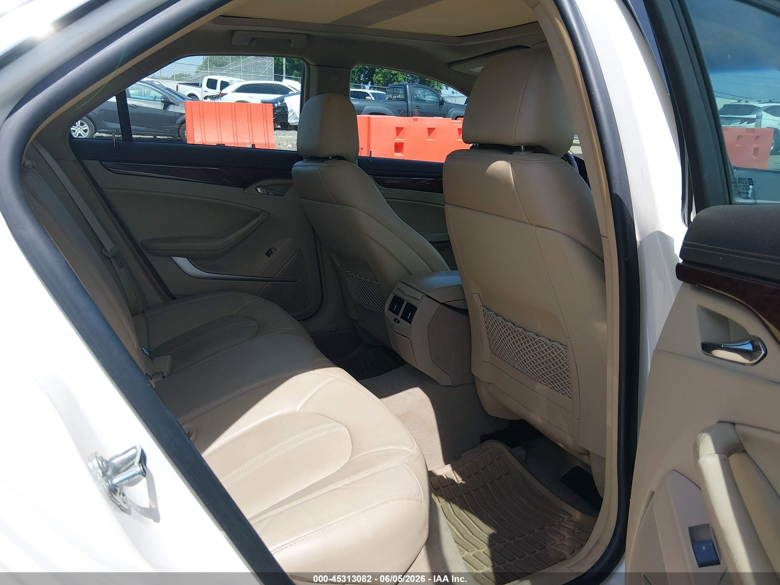 2012 Cadillac Cts Luxury White vin: 1G6DE5E56C0100714