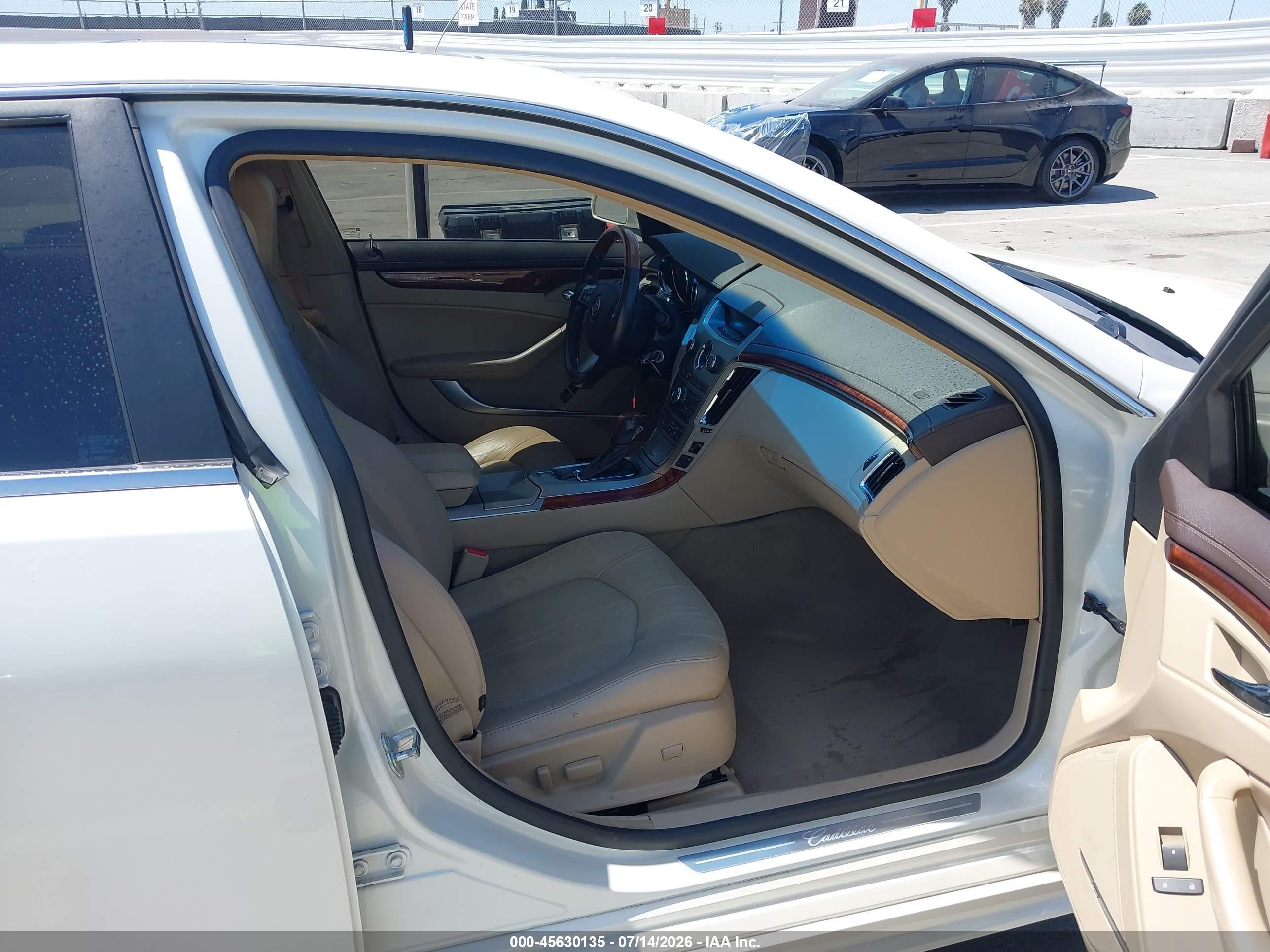 2011 Cadillac Cts Luxury White vin: 1G6DE5EY6B0108613