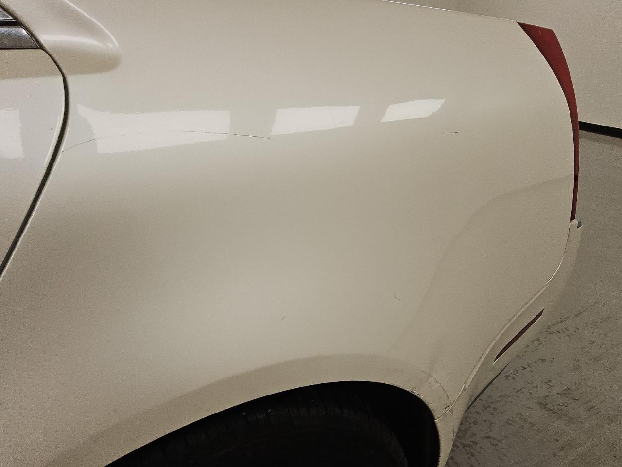 2008 Cadillac Cts White vin: 1G6DF577380194991 Damage: Left Qtr Panel, Heavy Scratch, 9 To 10 Inches