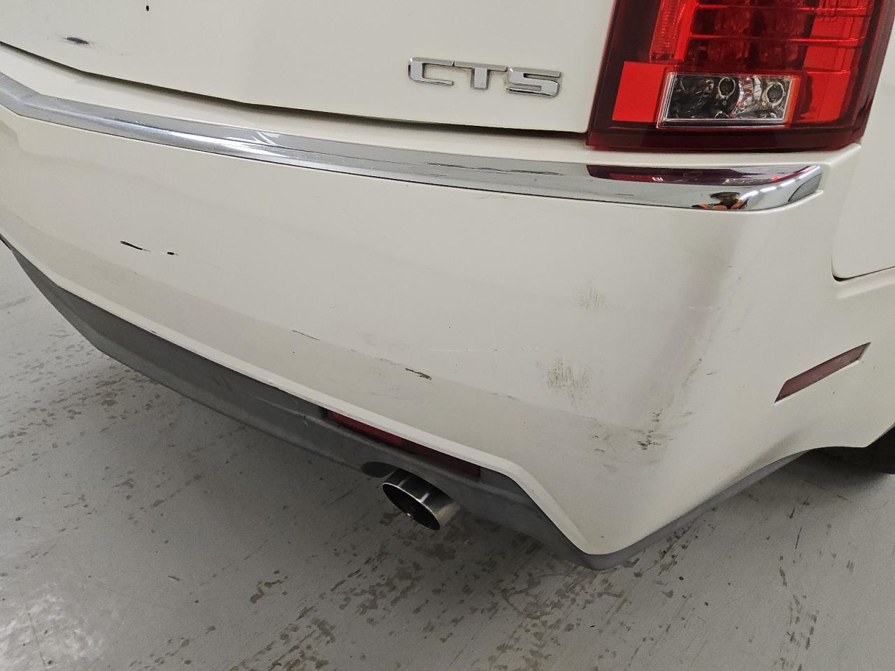 2008 Cadillac Cts White vin: 1G6DF577380194991 Damage: Rear Bumper/Cover, Scraped, > 12 Inches