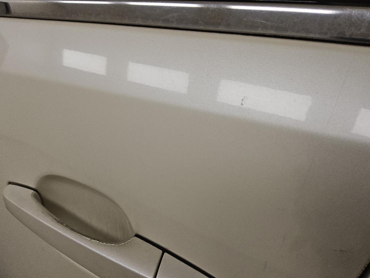 2008 Cadillac Cts White vin: 1G6DF577380194991 Damage: Left Front Door, Heavy Scratch, 4 To 5 Inches