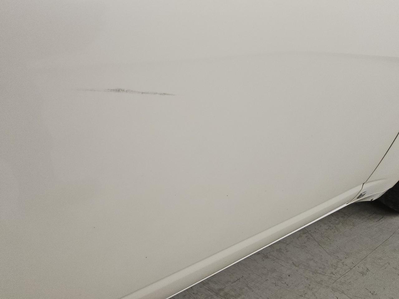 2008 Cadillac Cts White vin: 1G6DF577380194991 Damage: Right Front Door, Heavy Scratch, 4 To 5 Inches