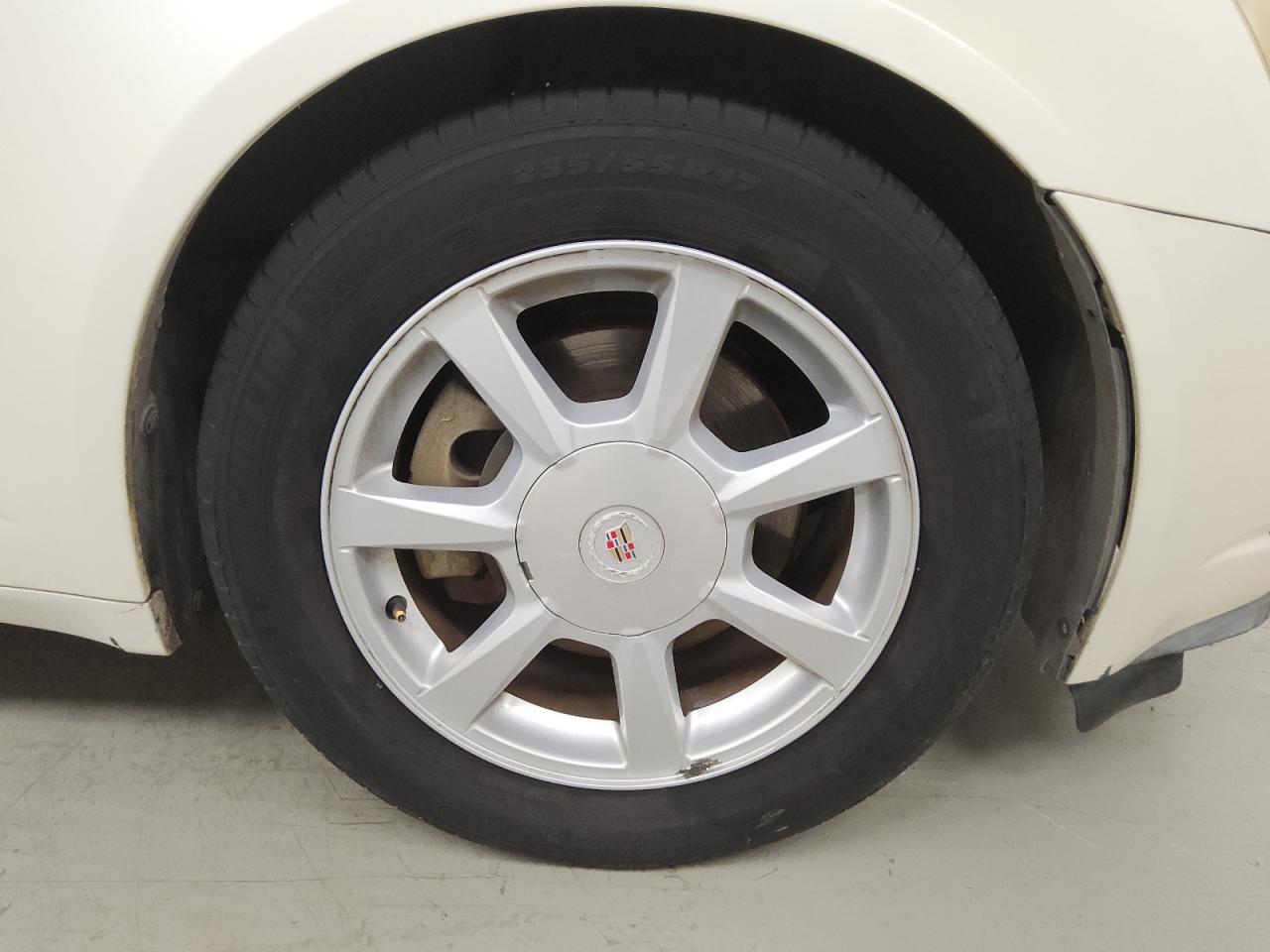 2008 Cadillac Cts White vin: 1G6DF577380194991 Damage: Right Front Tire, Worn, Replacement Required