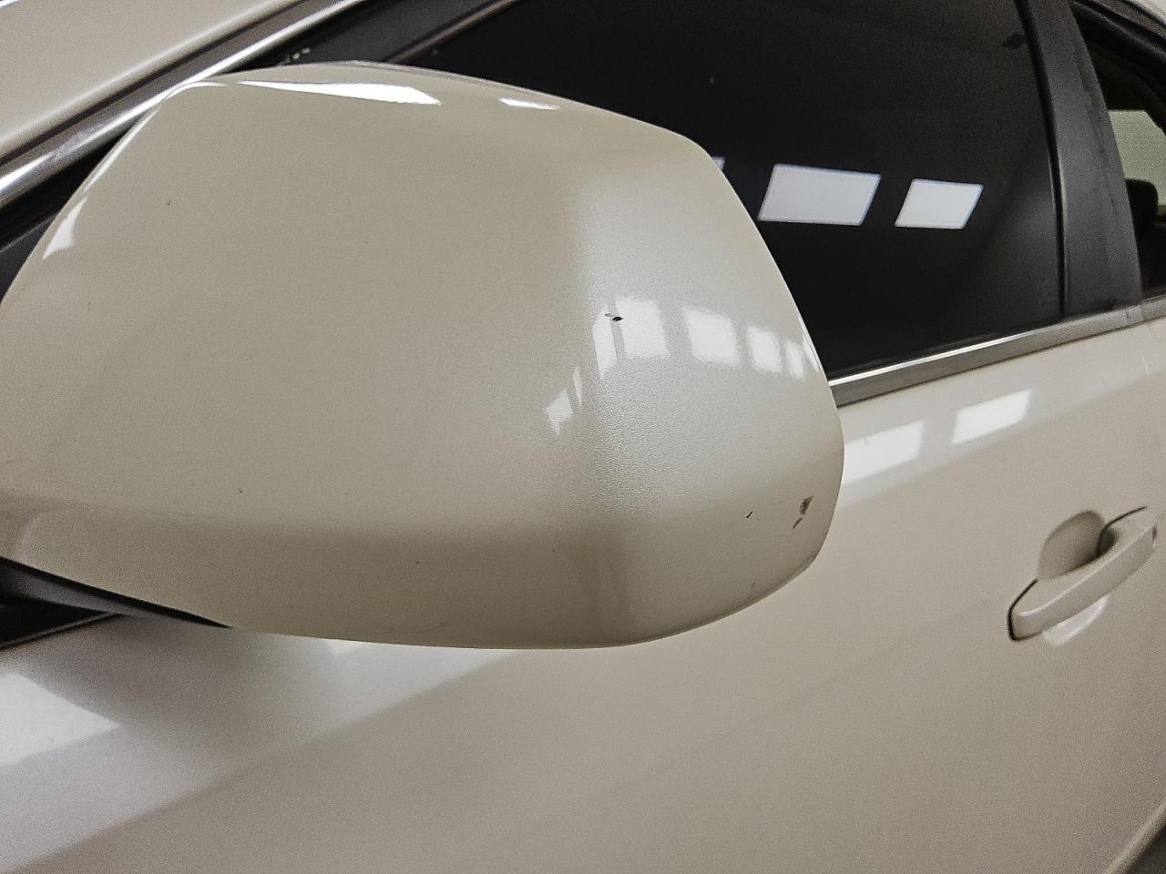 2008 Cadillac Cts White vin: 1G6DF577380194991 Damage: Lf Mirror Cover, Scraped, 1/2 To 1 Inch