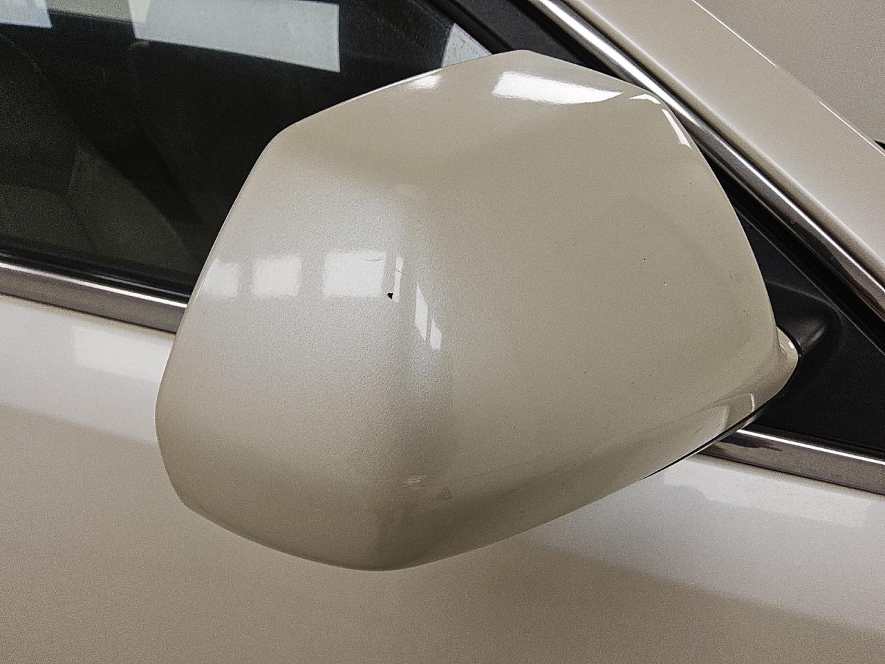 2008 Cadillac Cts White vin: 1G6DF577380194991 Damage: Rf Mirror Cover, Scraped, 1/2 To 1 Inch