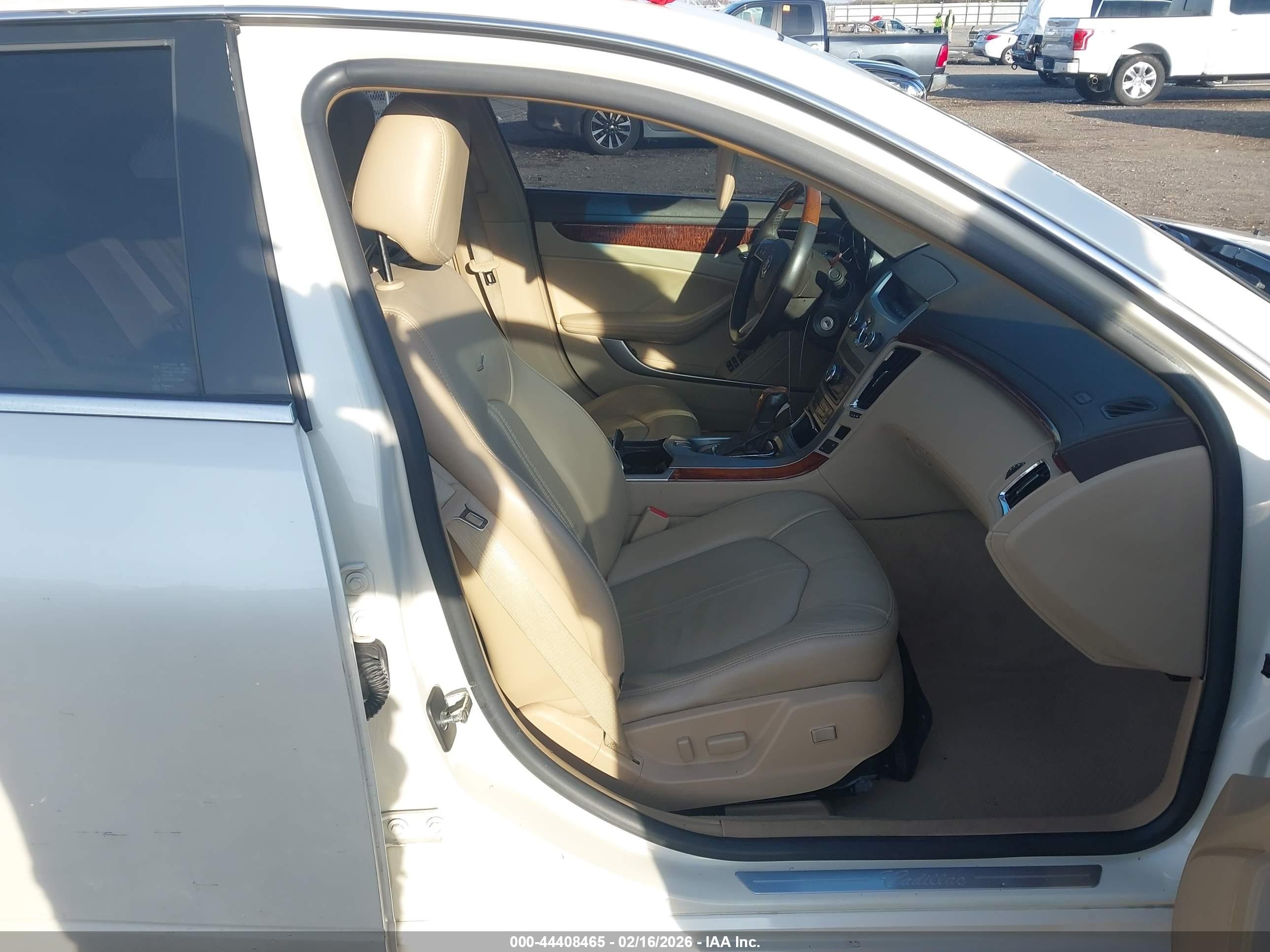 2008 Cadillac Cts Standard White vin: 1G6DF577X80161356
