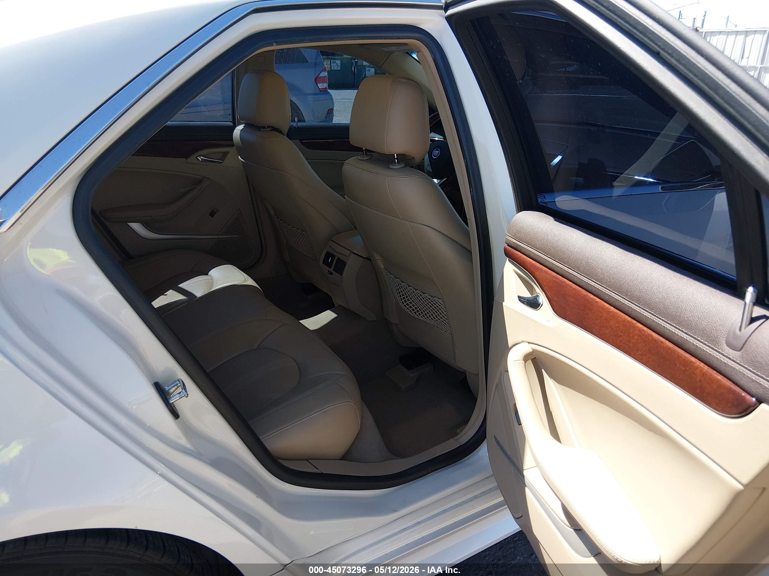 2013 Cadillac Cts Luxury White vin: 1G6DF5E57D0161682